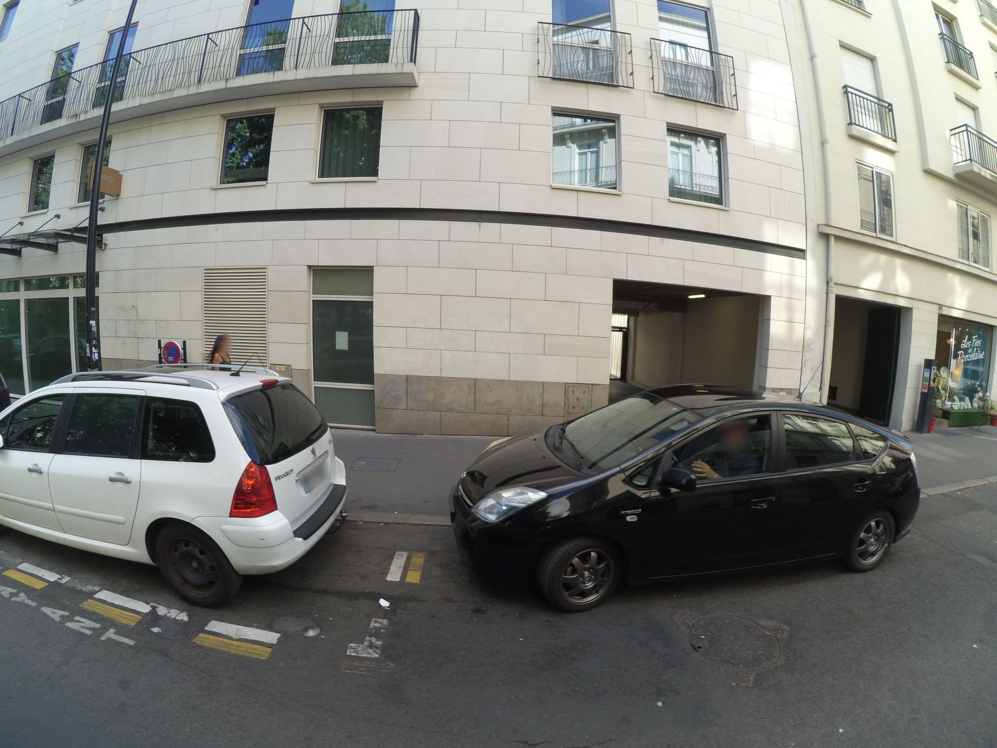 Street view near Hôtel Okko Nantes Château, Nantes — © stephanep (CC BY-SA · Mapillary)