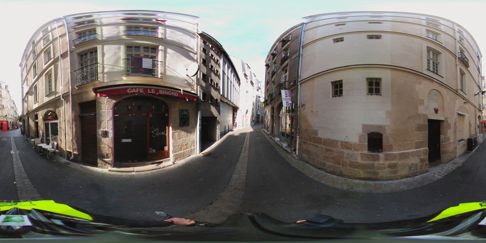 Street view near Magnifiques Appartements Hyper Centre, Nantes — © cartocite (CC BY-SA · Mapillary)