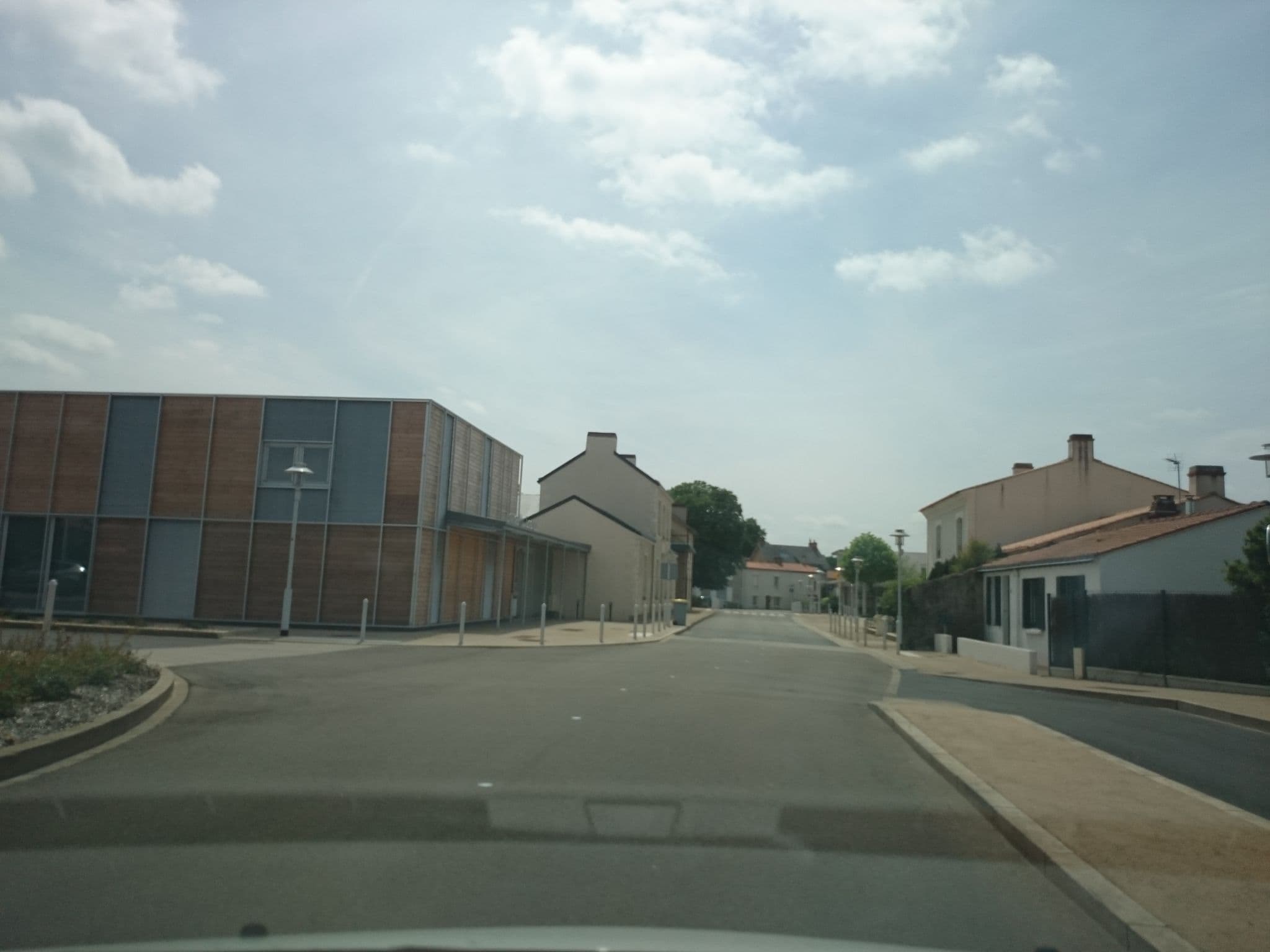 Street view near Domaine des Lys, Pont-Saint-Martin — © gotpo (CC BY-SA · Mapillary)