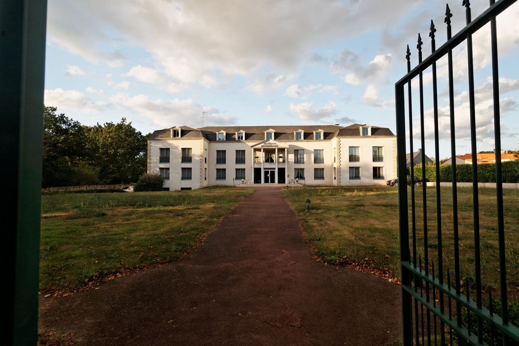 Street view near Hotel De la Marine Saint-Herblain, Saint-Herblain — © txllxt (CC BY-SA · Mapillary)