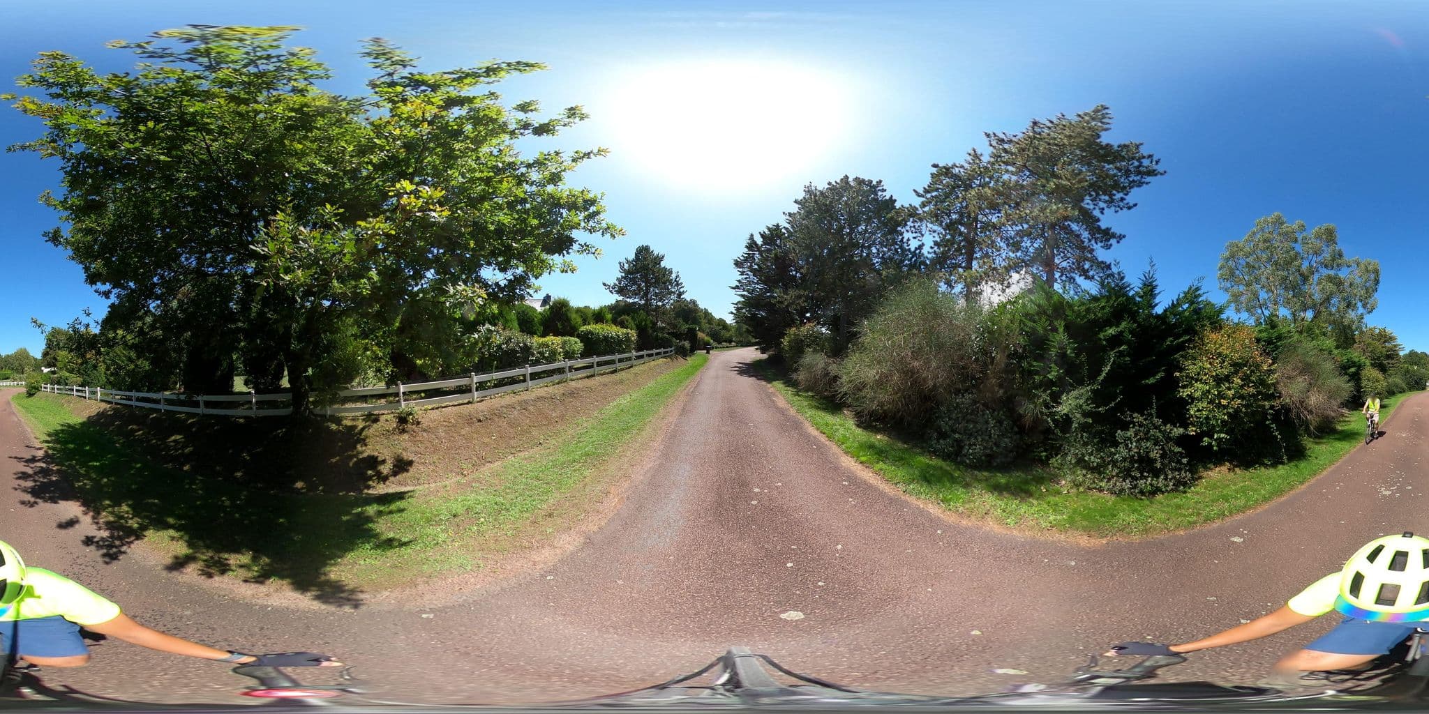 Street view near Hotel du Golf International de la Baule Saint-Andre-des-Eaux, Saint-André-des-Eaux — © ResilienCites (CC BY-SA · Mapillary)