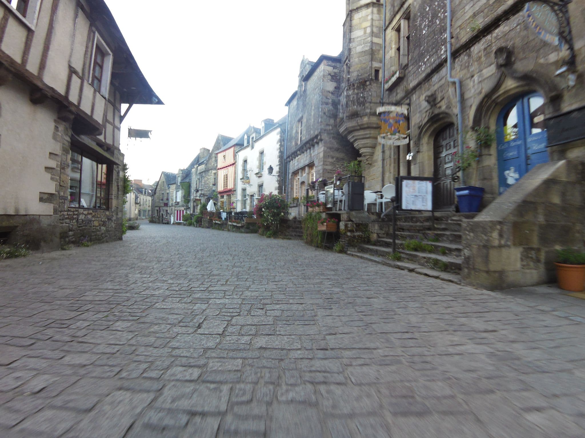 Street view near Les Locations du Puits, Pluherlin — © hamlet (CC BY-SA · Mapillary)