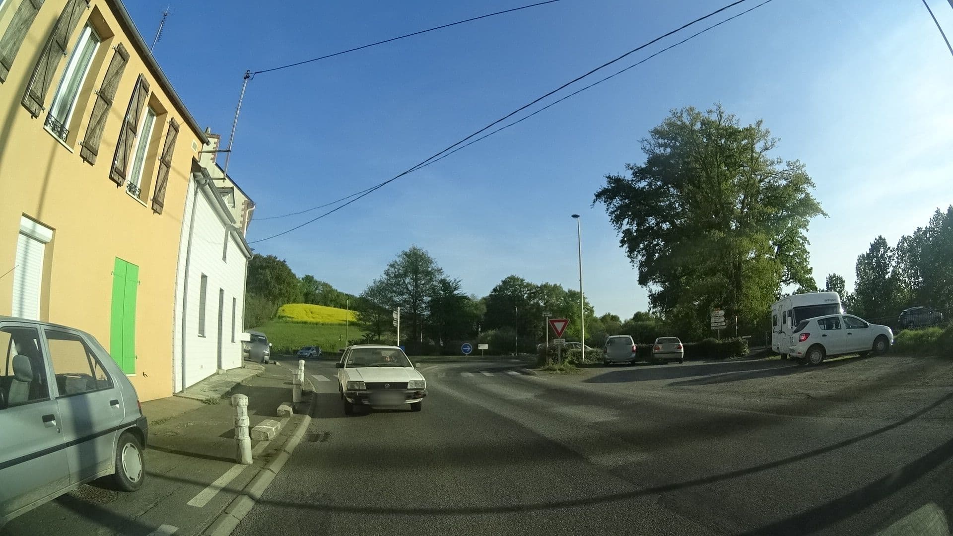 Street view near Auberge de Courée, Saint-Perreux — © ljbouere (CC BY-SA · Mapillary)