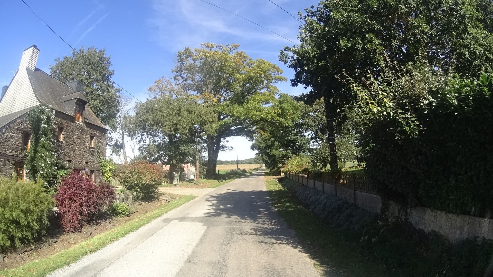 Street view near Relais de Chasse du XVIII Siècle, La Gacilly — © paysredon (CC BY-SA · Mapillary)
