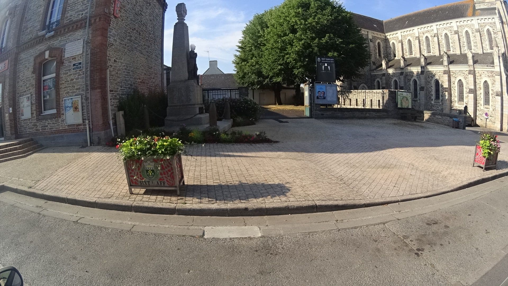Street view near Manoir de Pommery, Sixt-sur-Aff — © paysredon (CC BY-SA · Mapillary)