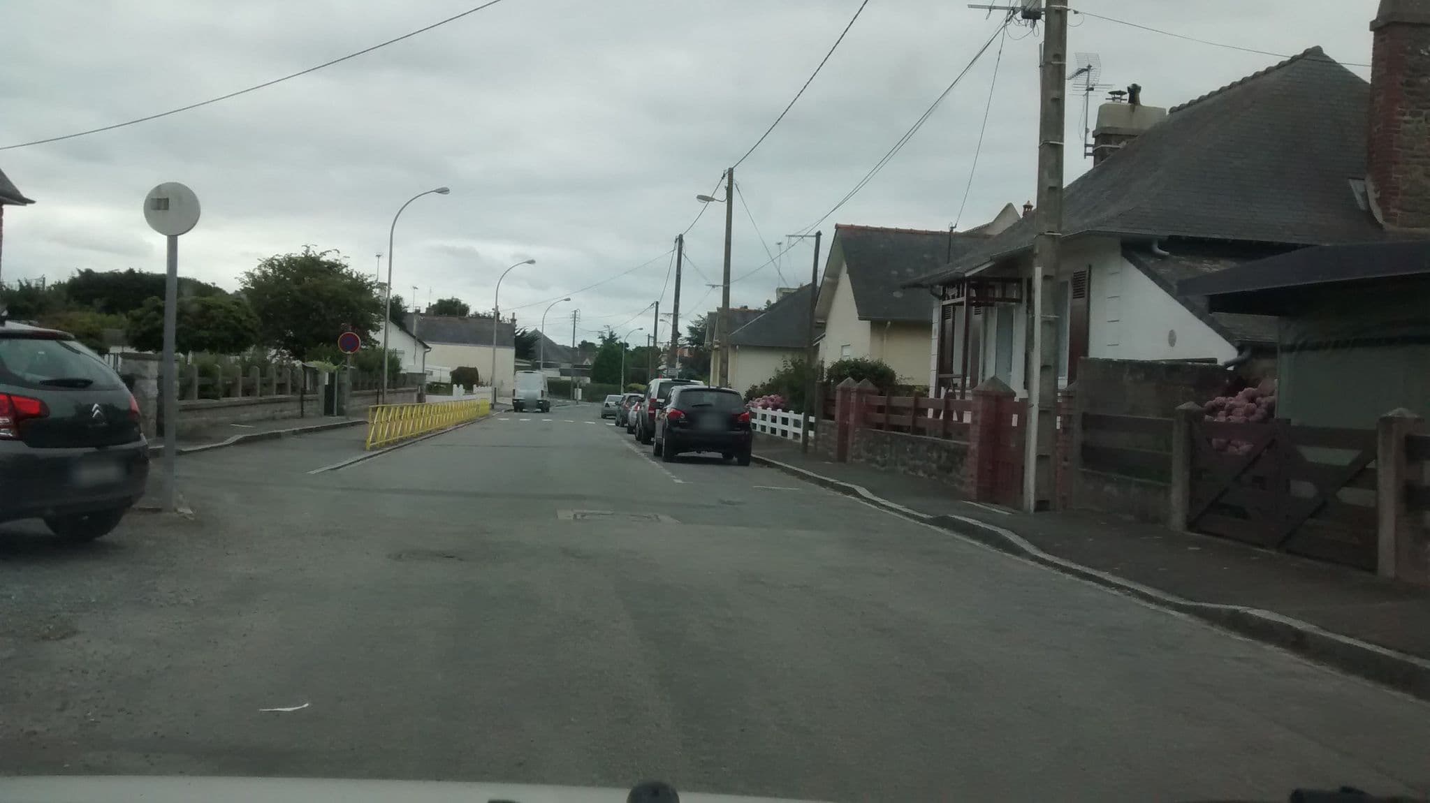 Street view near Cantine Scolaire, Dinard — © mgageo (CC BY-SA · Mapillary)