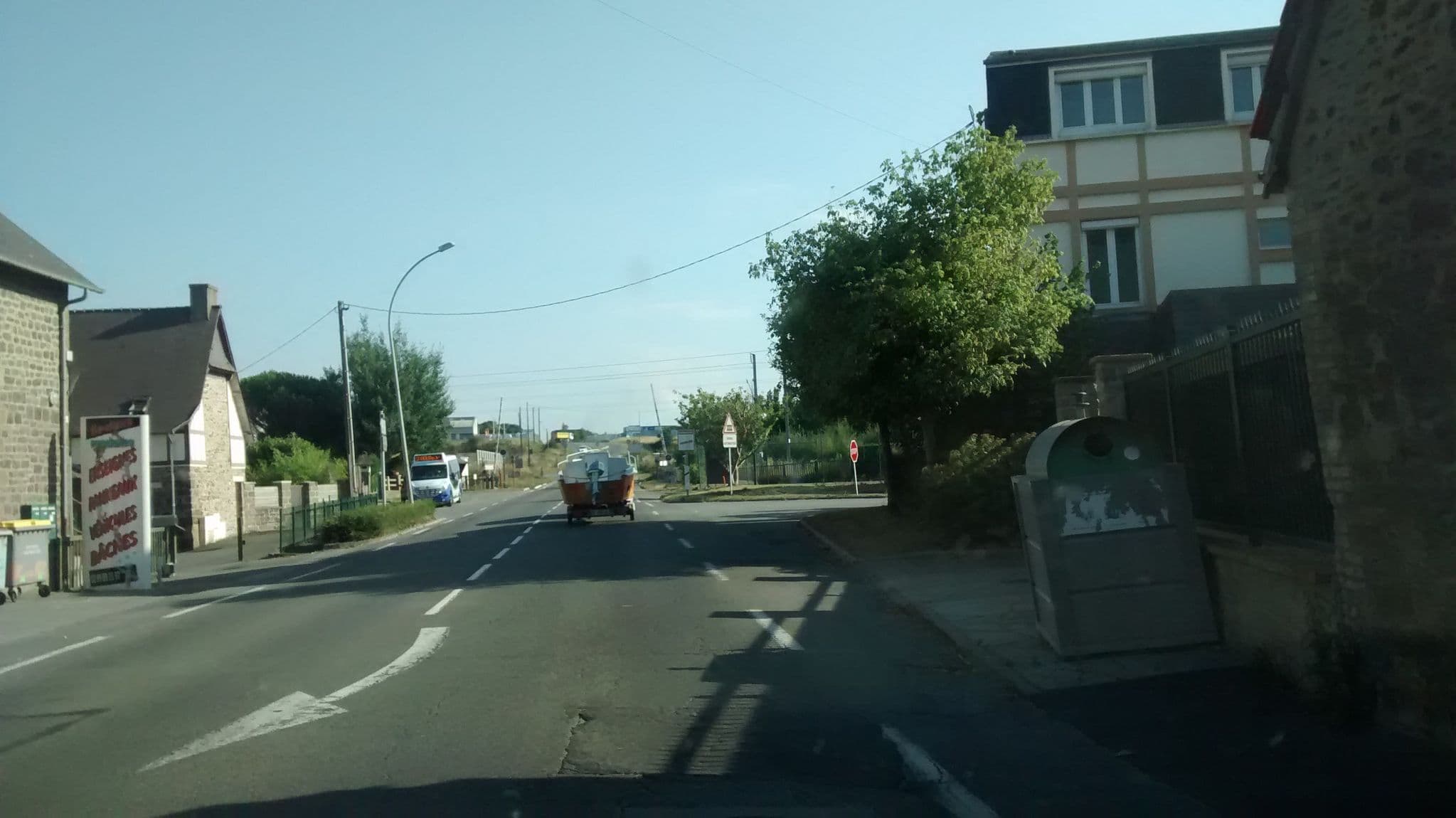 Street view near Maison Triel Guerin, The Originals Collection, La Gouesnière — © mgageo (CC BY-SA · Mapillary)