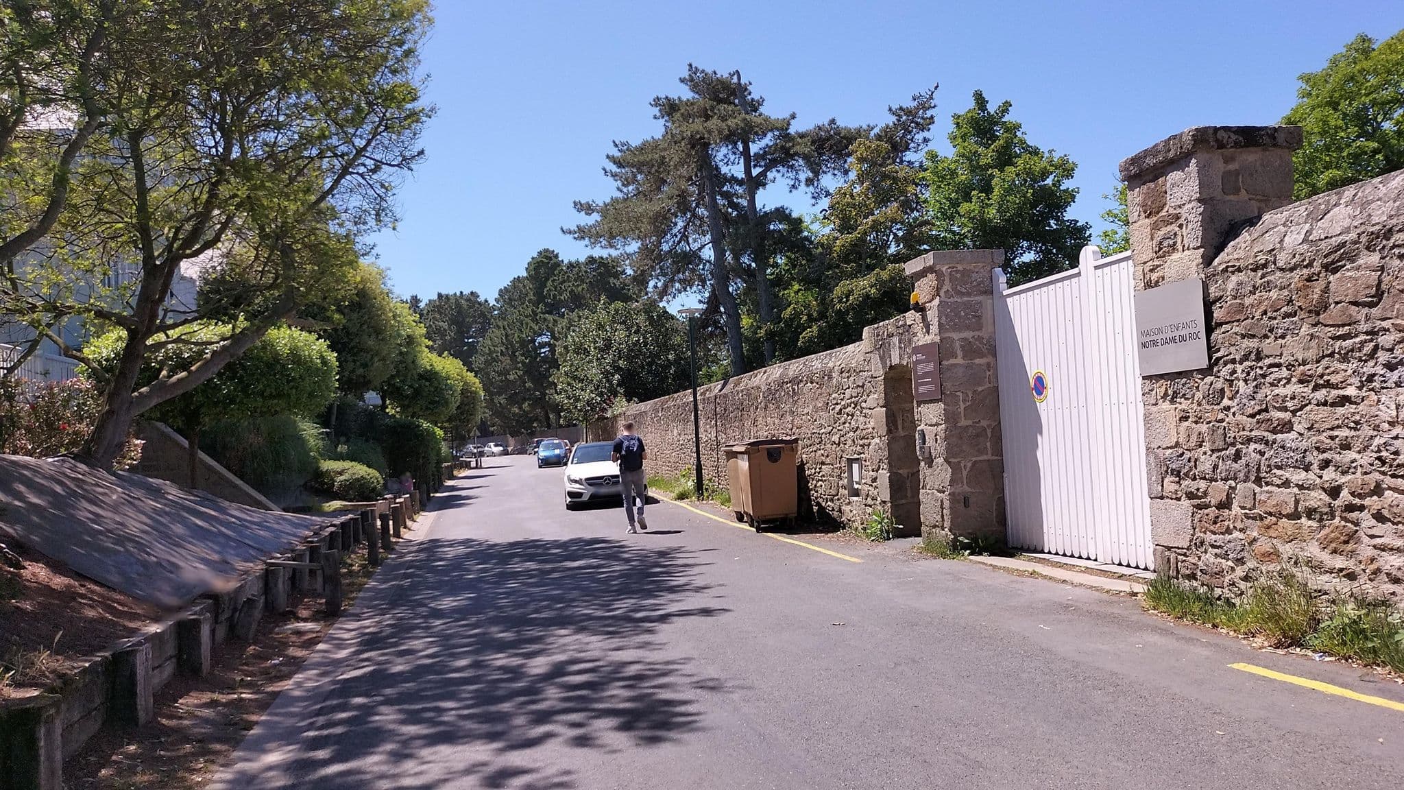 Street view near Hôtel la Falaise Dinard, Dinard — © kalepom (CC BY-SA · Mapillary)