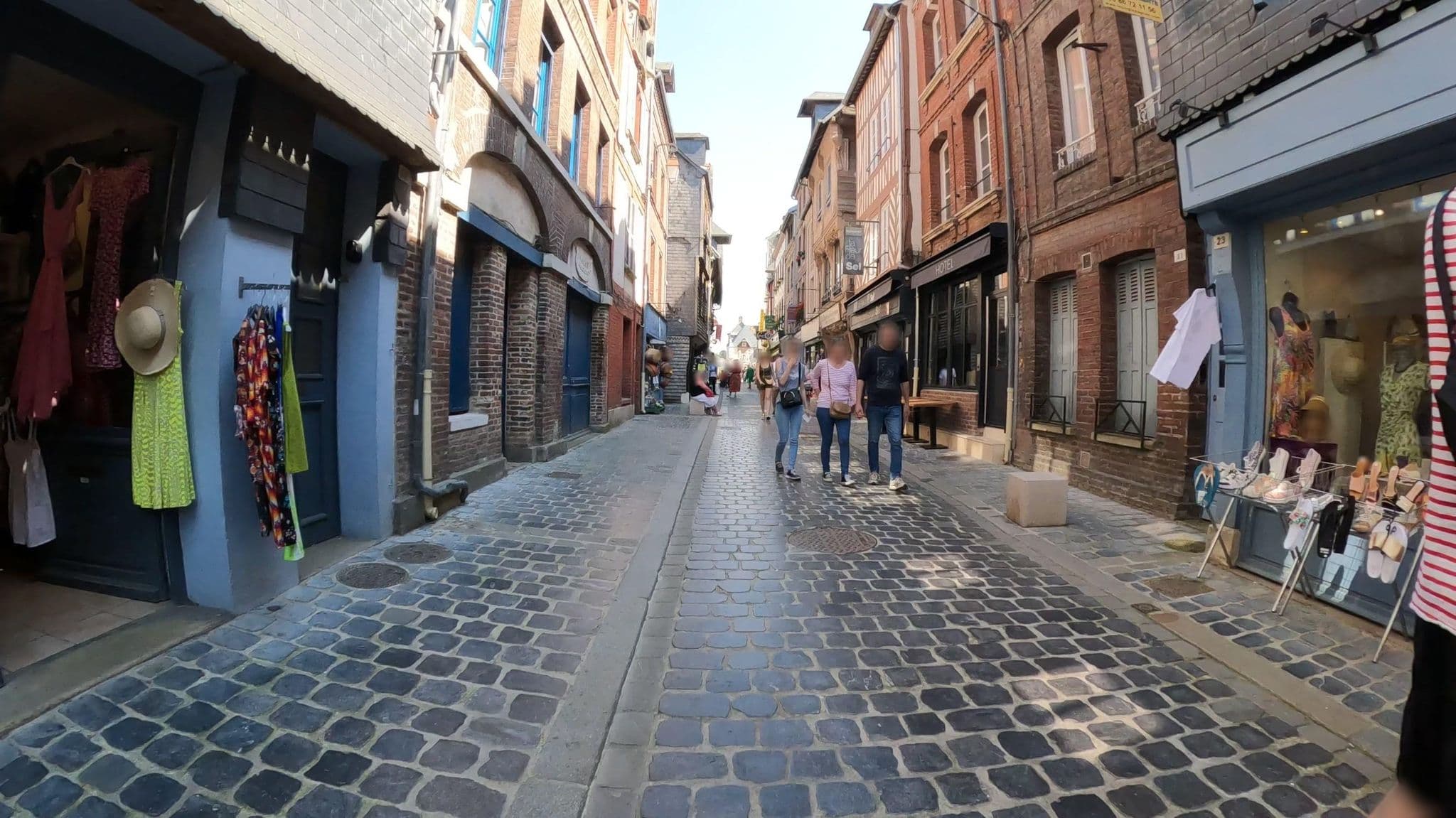 Street view near Les Logis d'Agnès, Honfleur — © Nzau (CC BY-SA · Mapillary)
