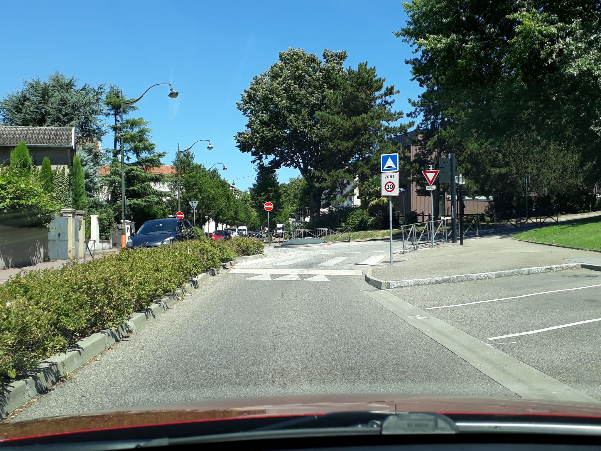 Street view near Lyon Faubourg, Saint-Priest — © lcarrier (CC BY-SA · Mapillary)