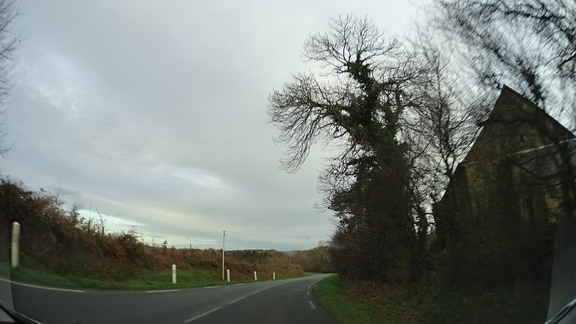 Street view near Gites de la Lohuas, Les Champs-Géraux — © panieravide (CC BY-SA · Mapillary)