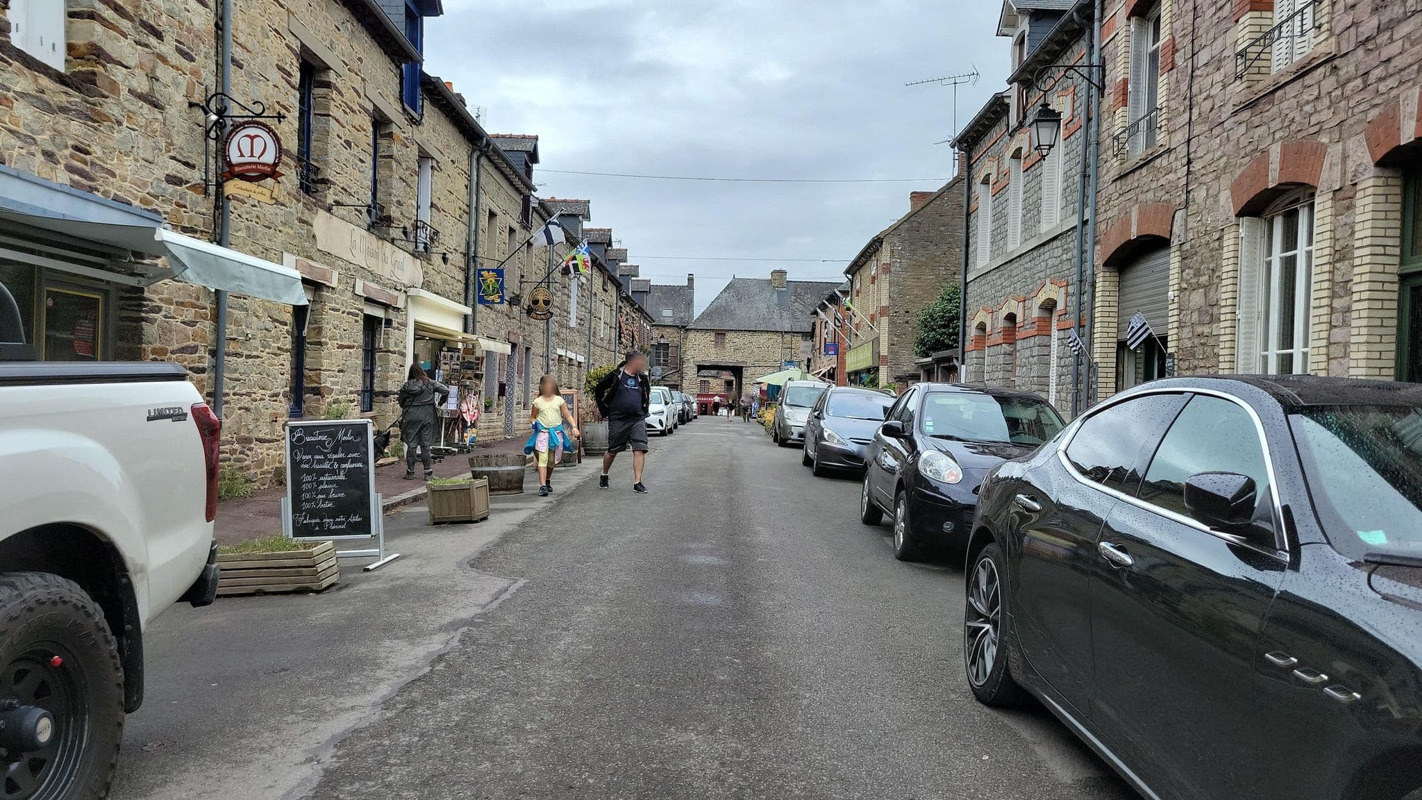 Street view near La Maison du Graal, Paimpont — © michelc (CC BY-SA · Mapillary)