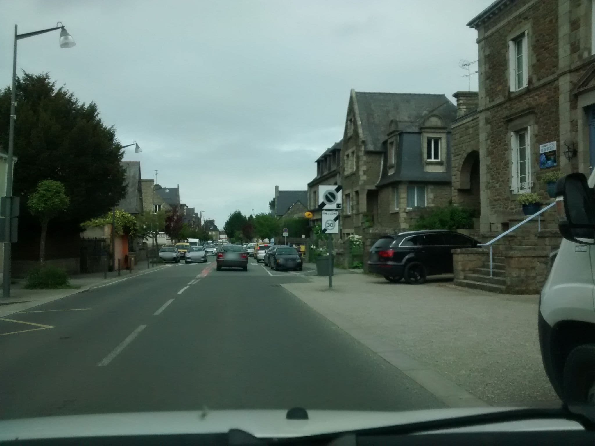 Street view near La Demeure aux Hortensias, Pleurtuit — © mgageo (CC BY-SA · Mapillary)