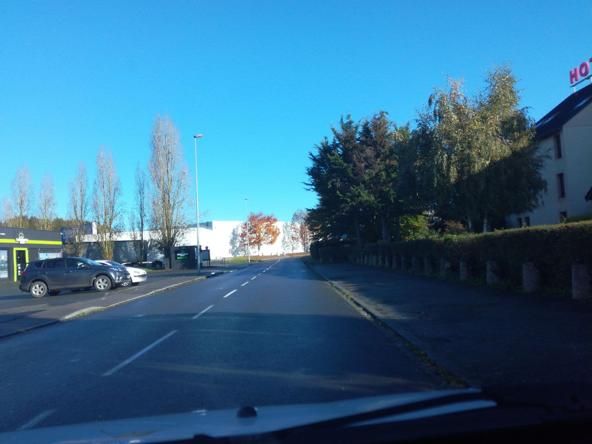 Street view near Hôtel Restaurant Comfort Inn Primevère, Chantepie — © mgageo (CC BY-SA · Mapillary)