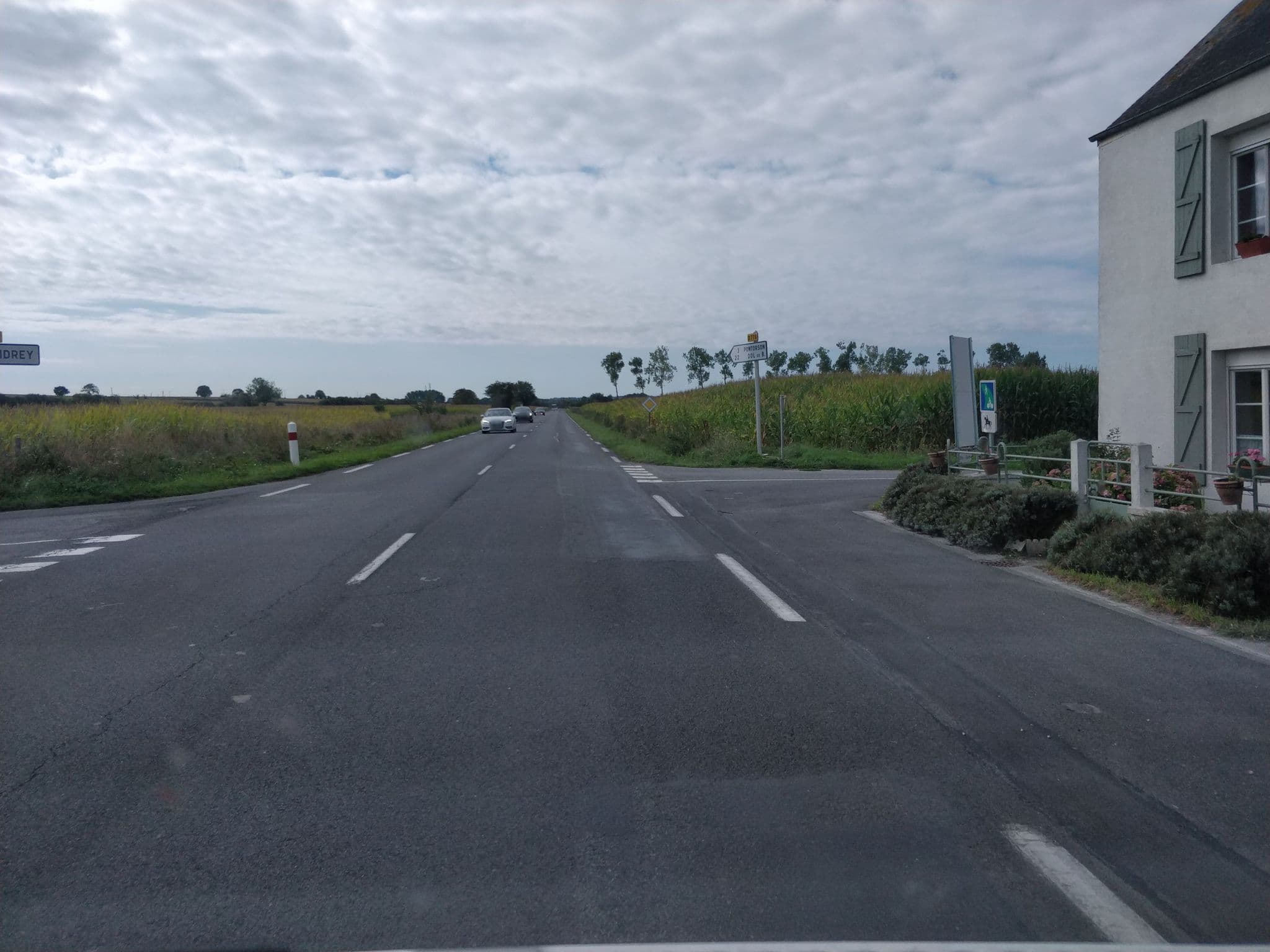 Street view near Les Voiles Vertes, Pontorson — © raymond (CC BY-SA · Mapillary)
