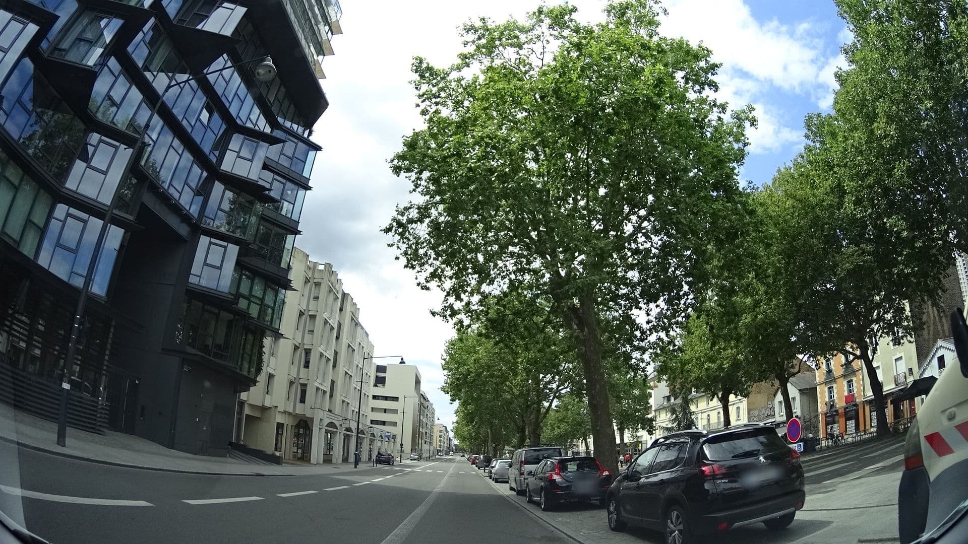 Street view near L'ECRIVAIN by Cocoonr, Rennes — © panieravide (CC BY-SA · Mapillary)