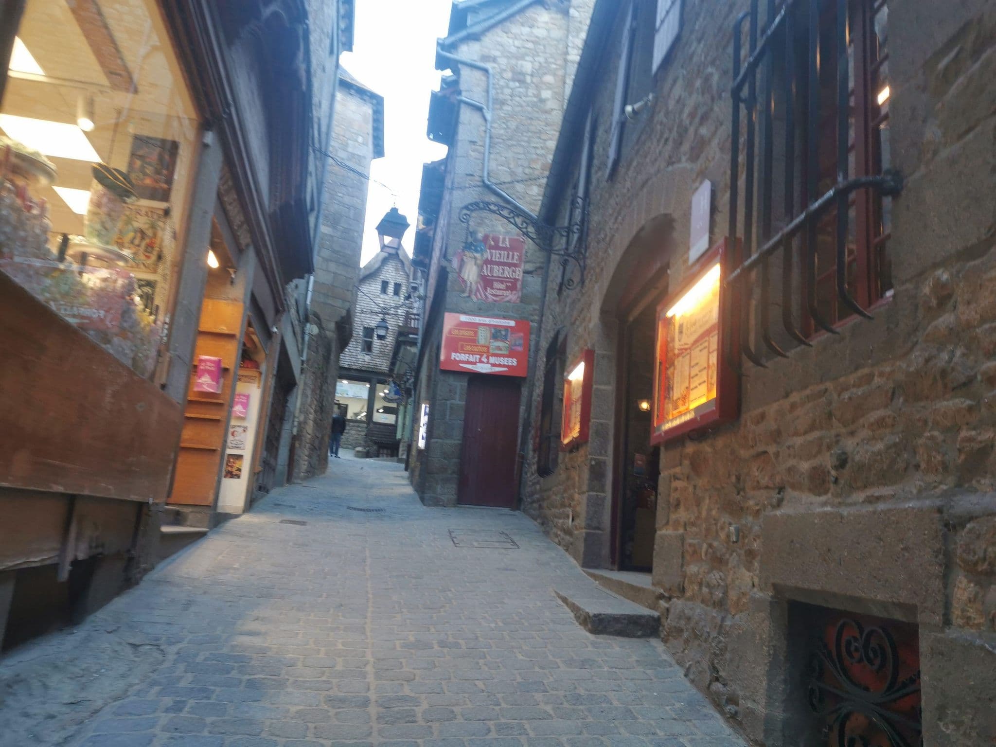 Street view near La Vieille Auberge, Roz-sur-Couesnon — © tartine78 (CC BY-SA · Mapillary)