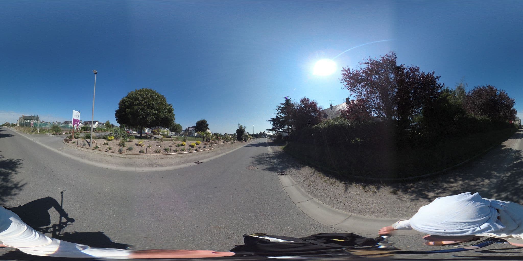 Street view near Résidence Fleurdumont, Pontorson — © geovelo (CC BY-SA · Mapillary)