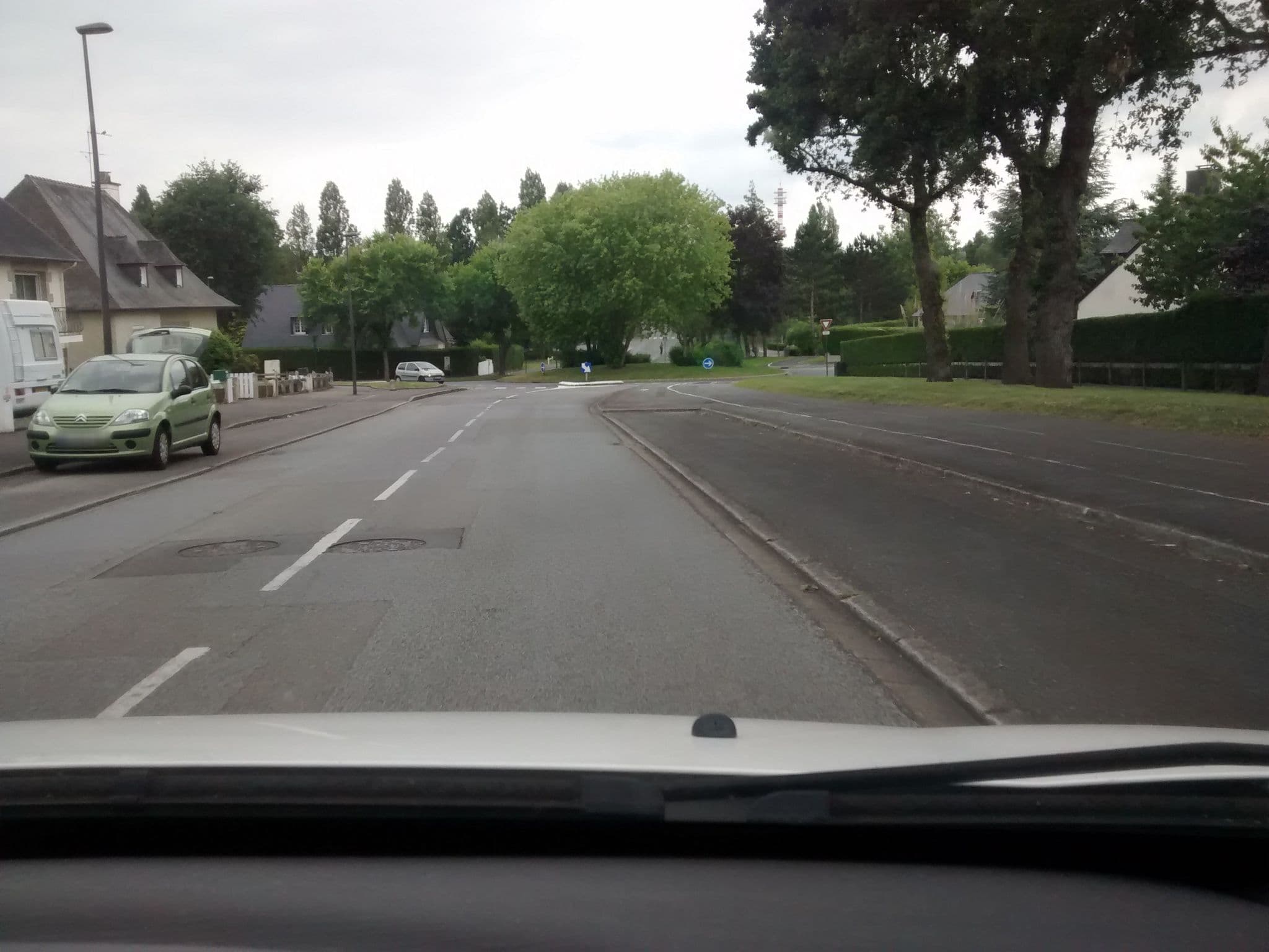 Street view near Hôtel Restaurant Ibis Rennes Beaulieu, Cesson-Sévigné — © mgageo (CC BY-SA · Mapillary)