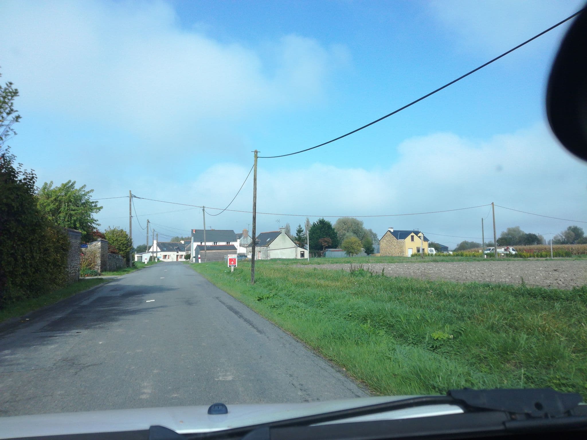 Street view near La Croix Galliot Chambre d'hotel, Cherrueix — © mgageo (CC BY-SA · Mapillary)