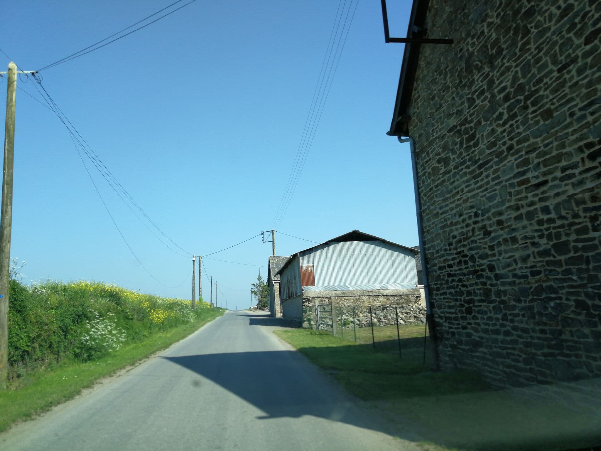 Street view near Au P'tit Mont, Pontorson — © julien_n (CC BY-SA · Mapillary)