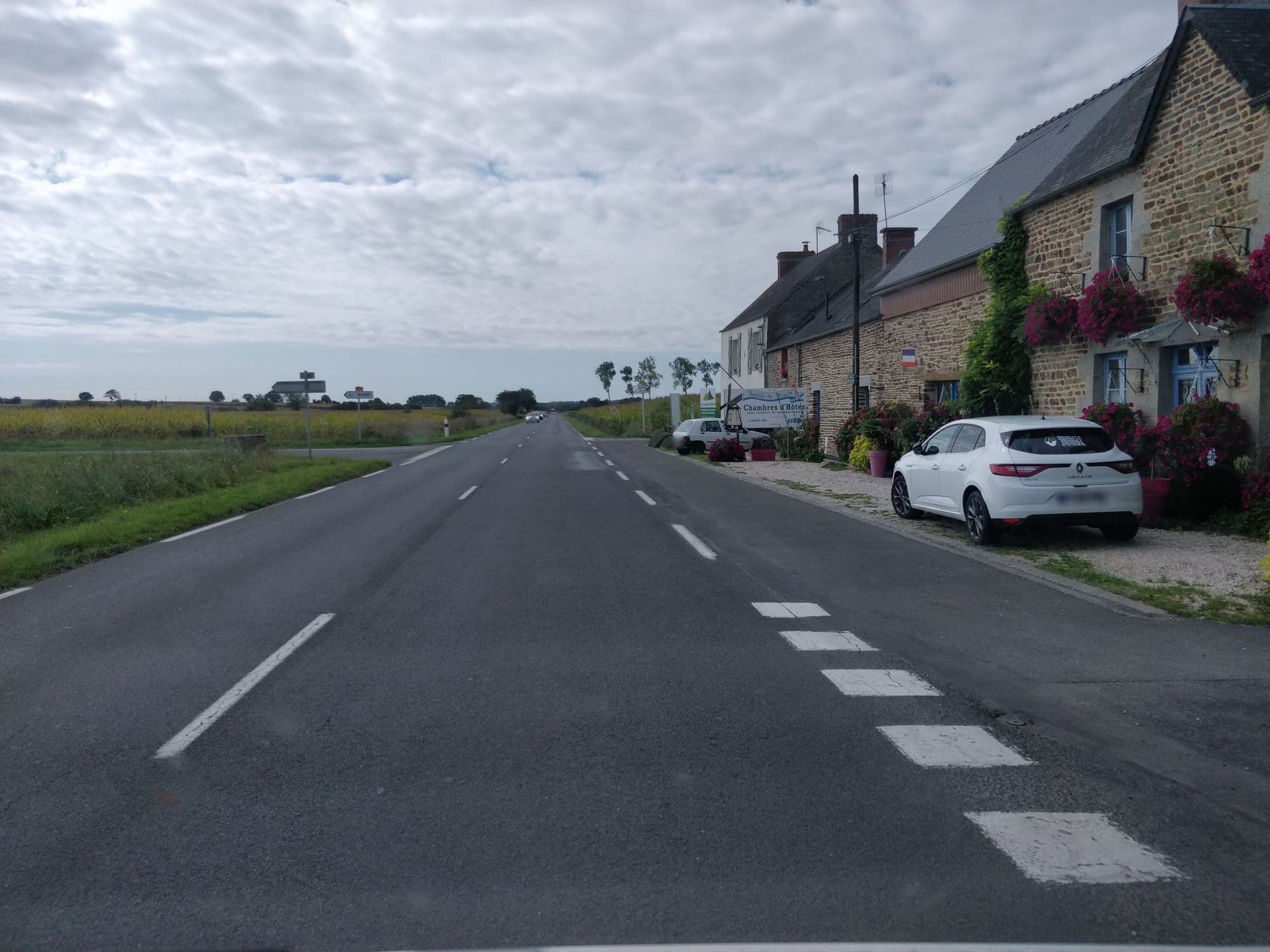 Street view near Chambres d'Hôtes La bastide du Mulin, Pontorson — © raymond (CC BY-SA · Mapillary)