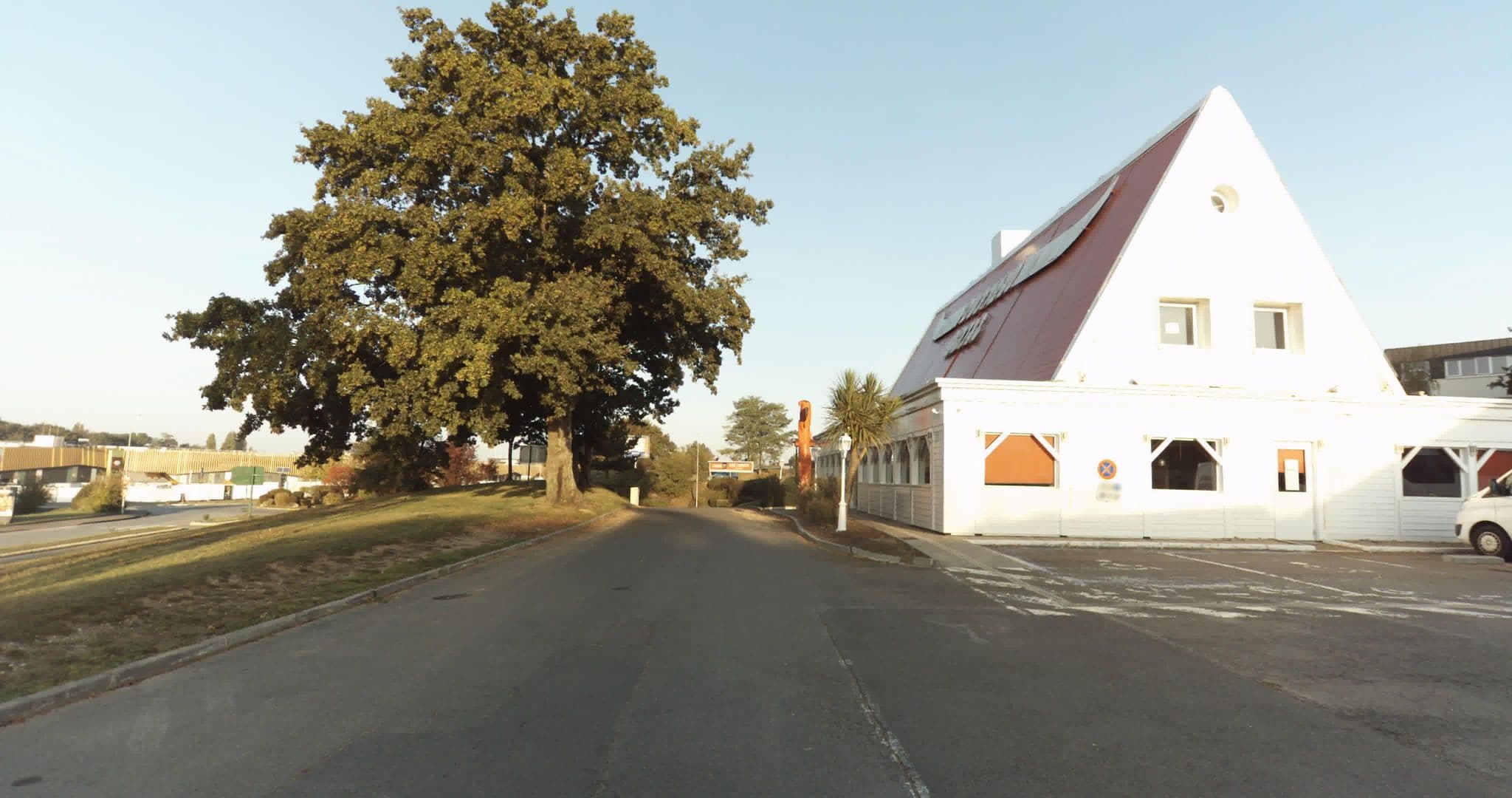 Street view near Buffal'Hôtel, Cesson-Sévigné — © sogefi (CC BY-SA · Mapillary)