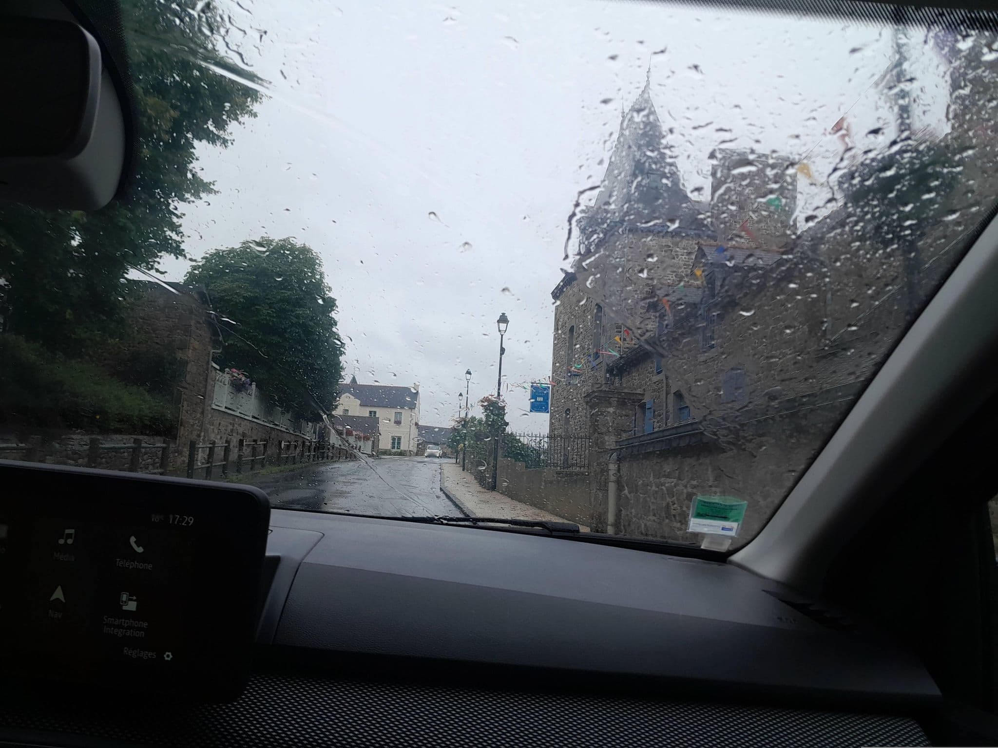 Street view near Chateau de Mont Dole, Dol-de-Bretagne — © hautetension08 (CC BY-SA · Mapillary)