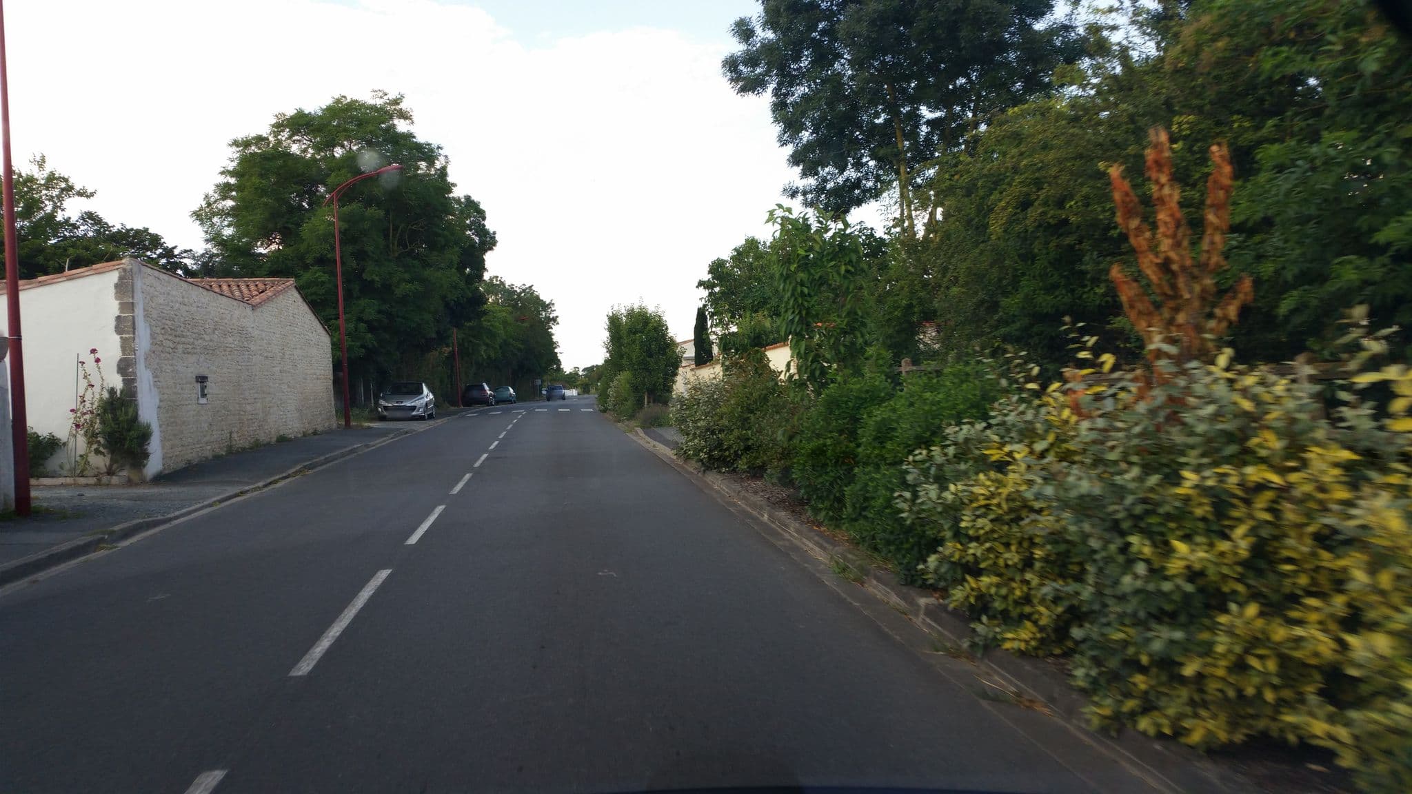 Street view near La Parenthèse Enchantée, Marans — © geo50 (CC BY-SA · Mapillary)