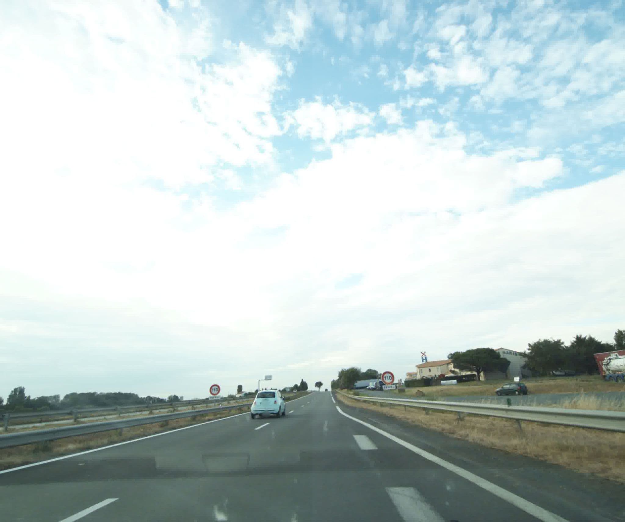 Street view near Logis Hôtel l'Air Marin, Yves — © sogefi (CC BY-SA · Mapillary)
