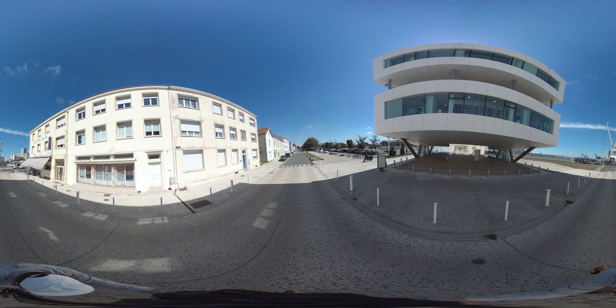 Street view near La Jetee Sud, Rivedoux-Plage — © geovelo (CC BY-SA · Mapillary)