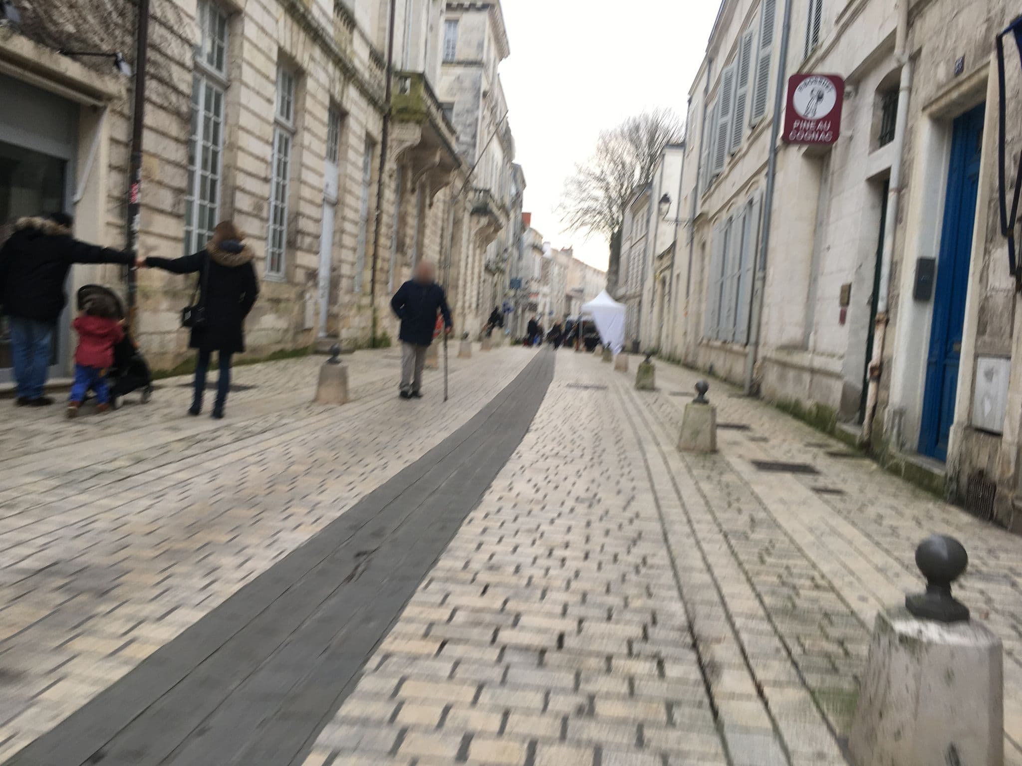 Street view near Hôtel les Brises la Rochelle, La Rochelle — © unlimited (CC BY-SA · Mapillary)