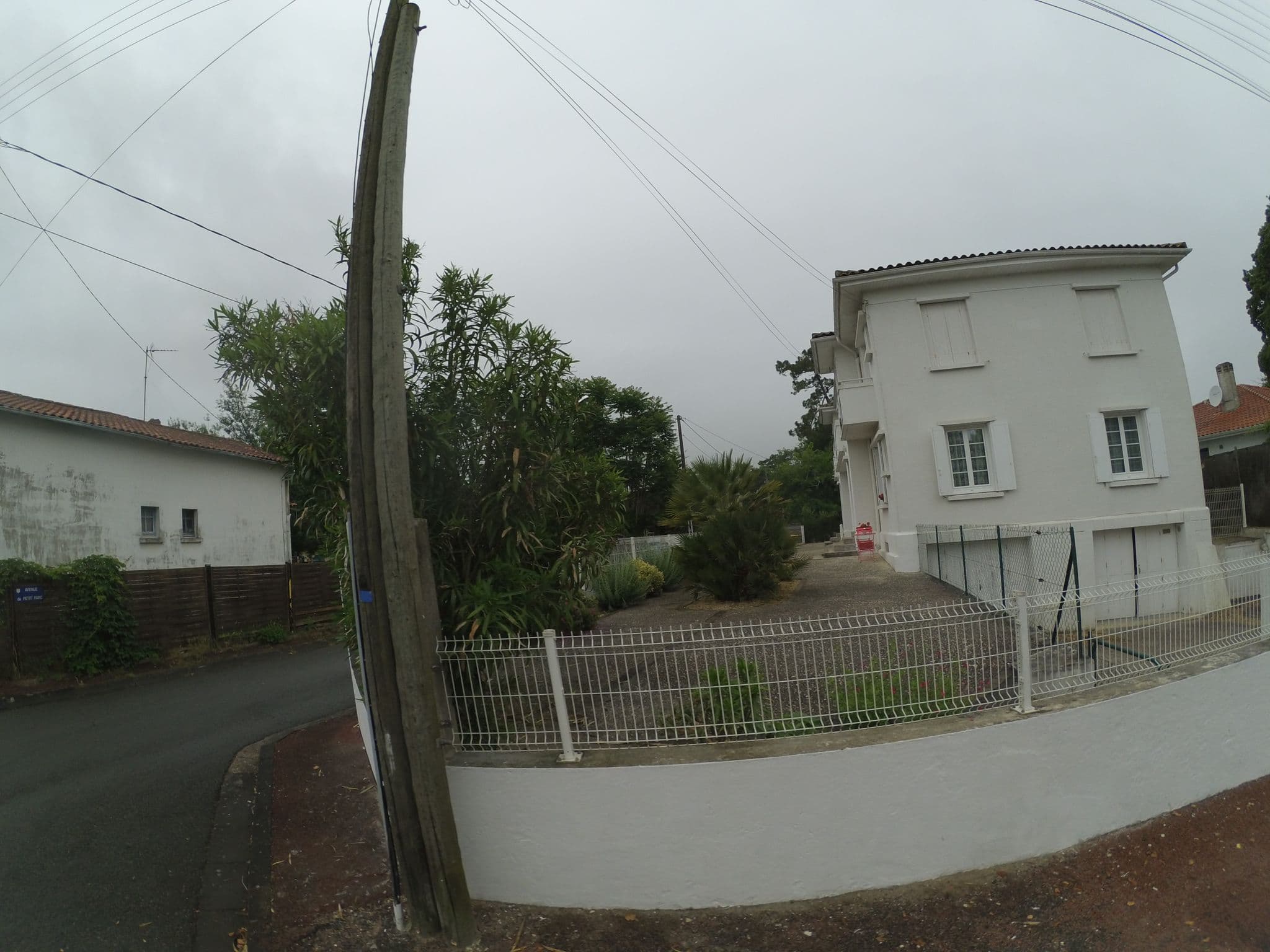 Street view near Appartement proche plage et commerces, Saint-Georges-de-Didonne — © stephanep (CC BY-SA · Mapillary)