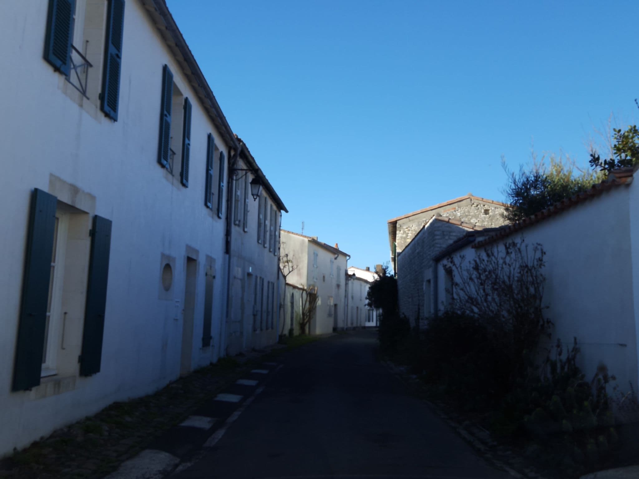 Street view near Le poulailler, Saint-Martin-de-Ré — © thibphil (CC BY-SA · Mapillary)