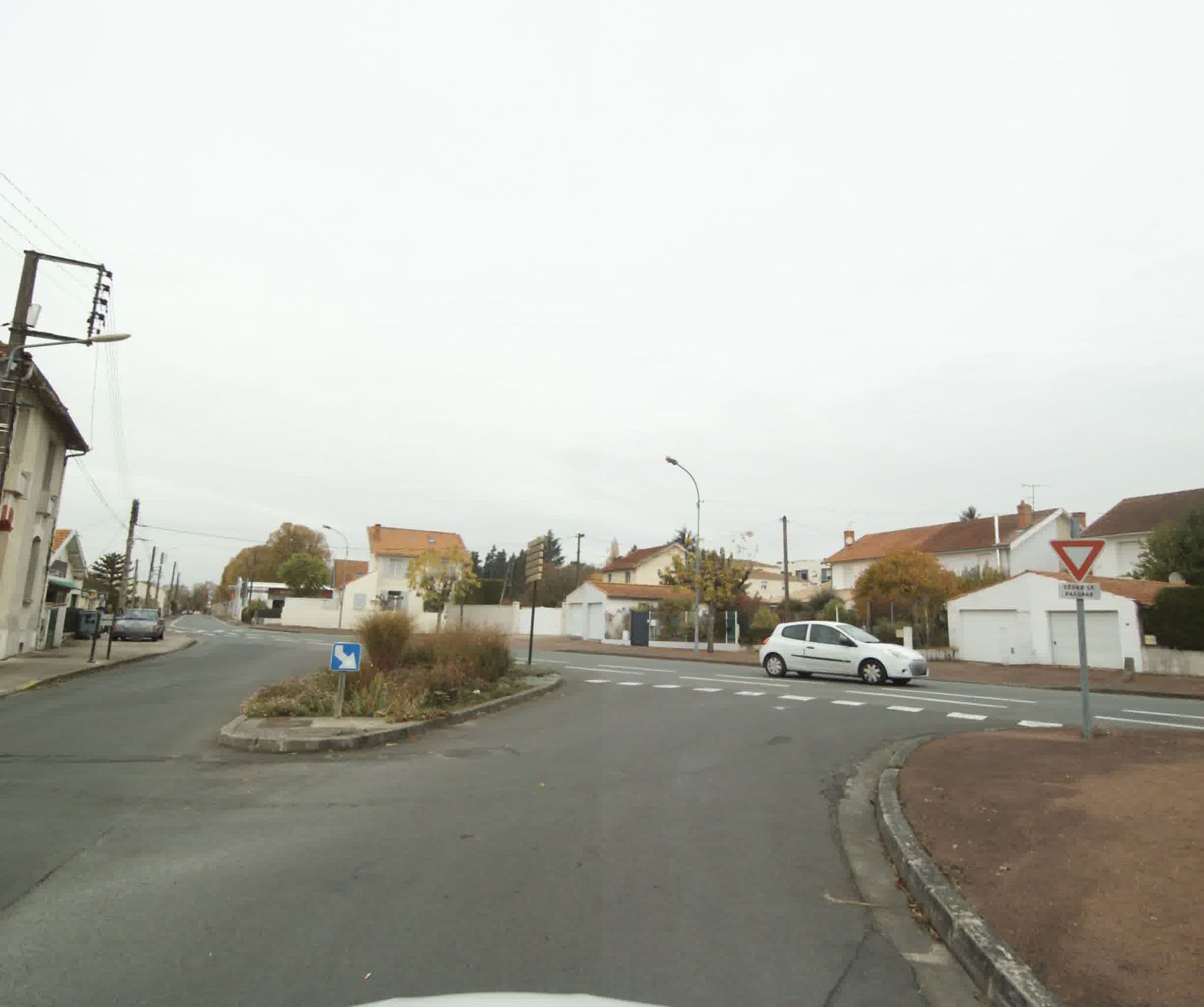 Street view near Hôtel Formule 1, Saintes — © sogefi (CC BY-SA · Mapillary)