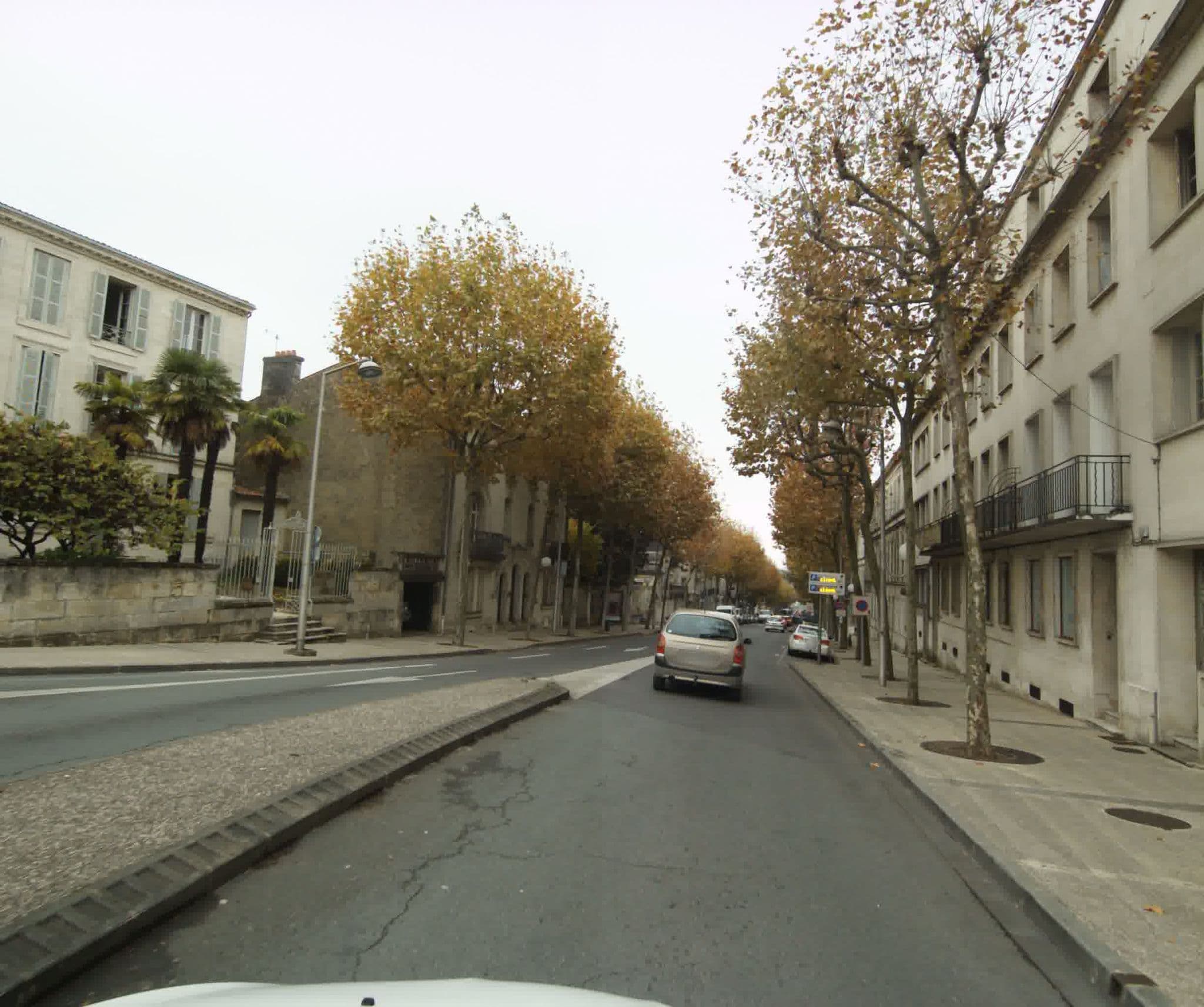 Street view near Brit Hotel Bleu Nuit, Saintes — © sogefi (CC BY-SA · Mapillary)