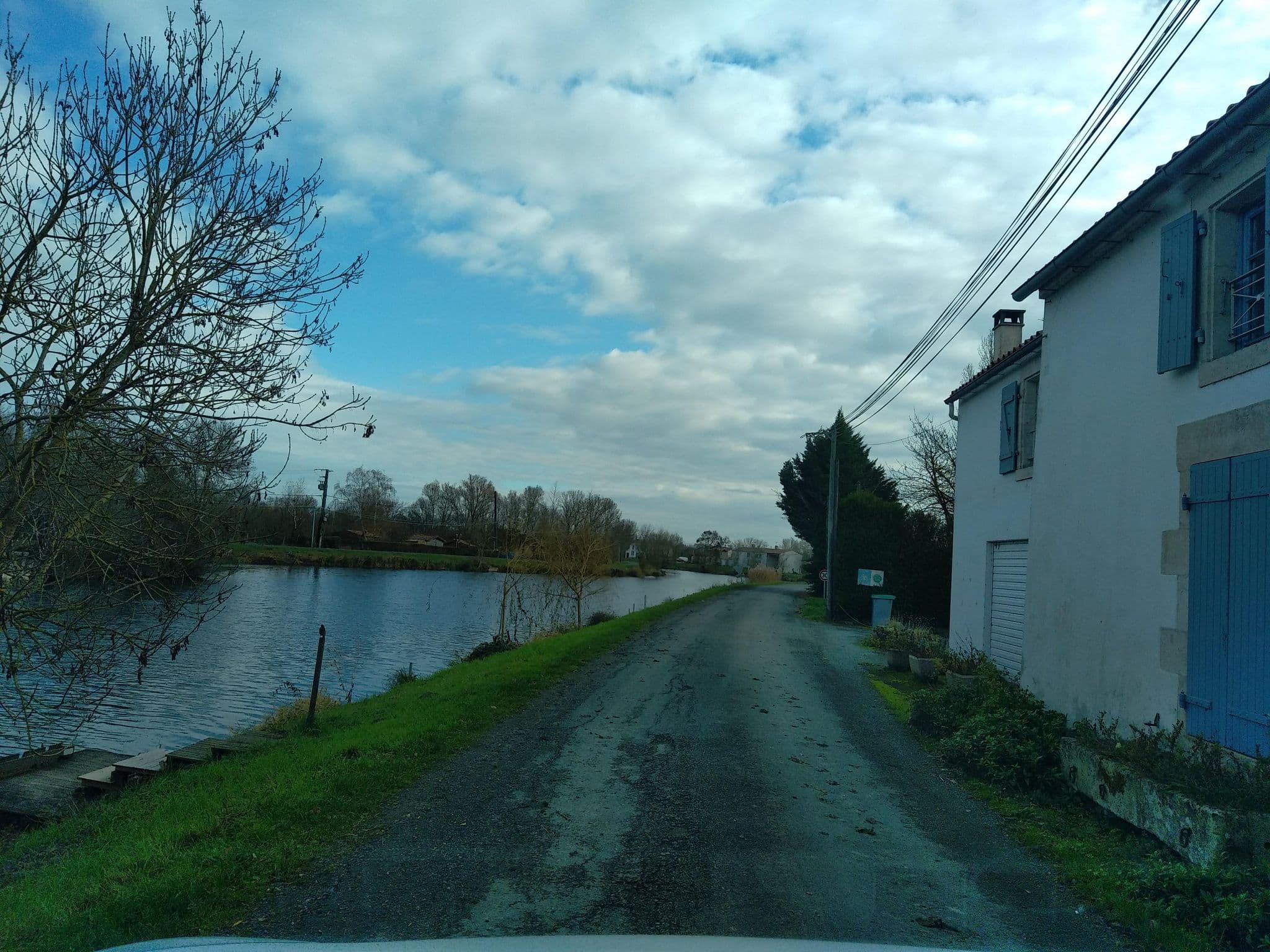 Street view near Au Fil de l'Eau, Maillezais — © tif35 (CC BY-SA · Mapillary)