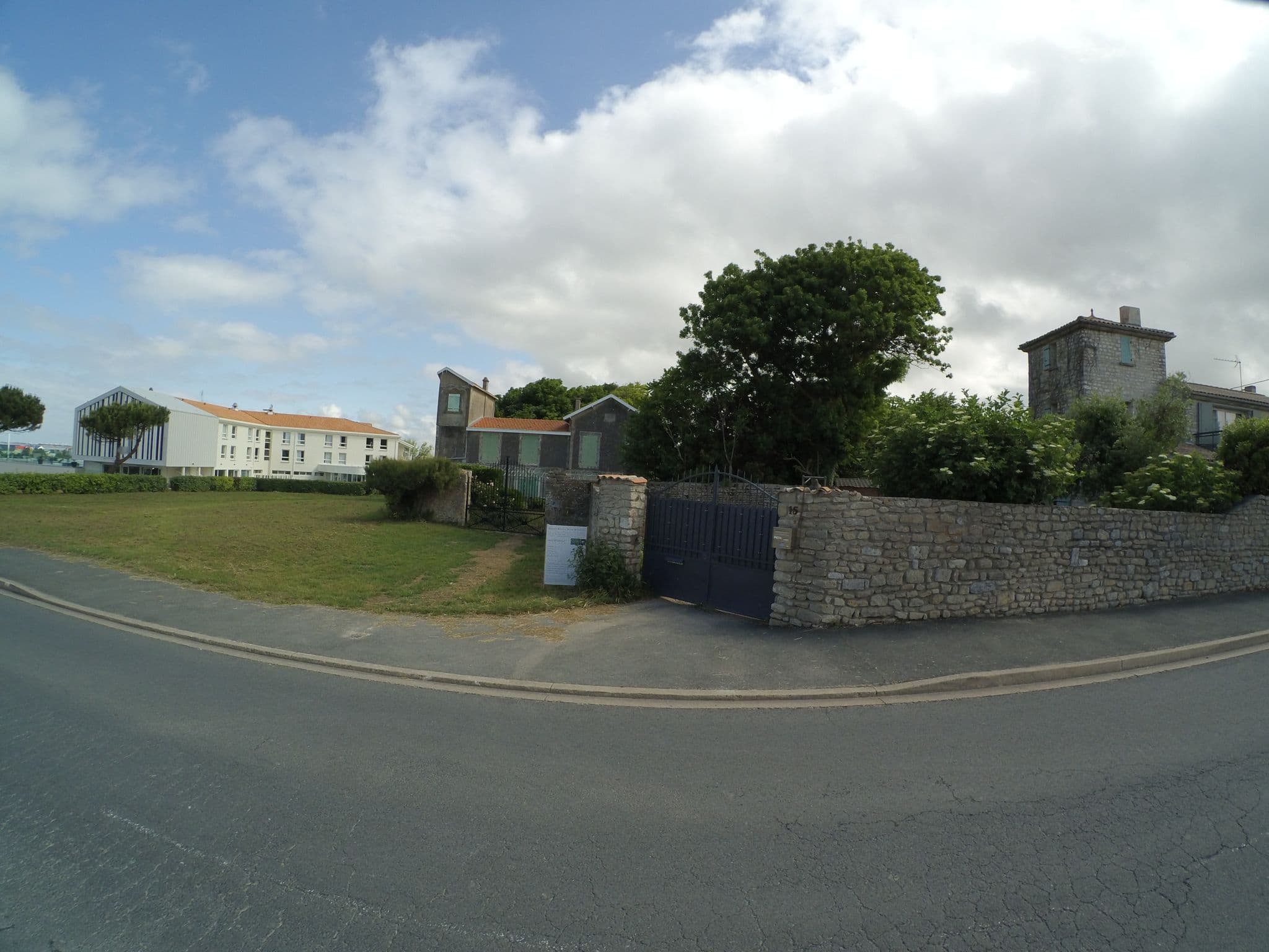 Street view near Thalasso La Rochelle Sud, Châtelaillon-Plage — © stephanep (CC BY-SA · Mapillary)