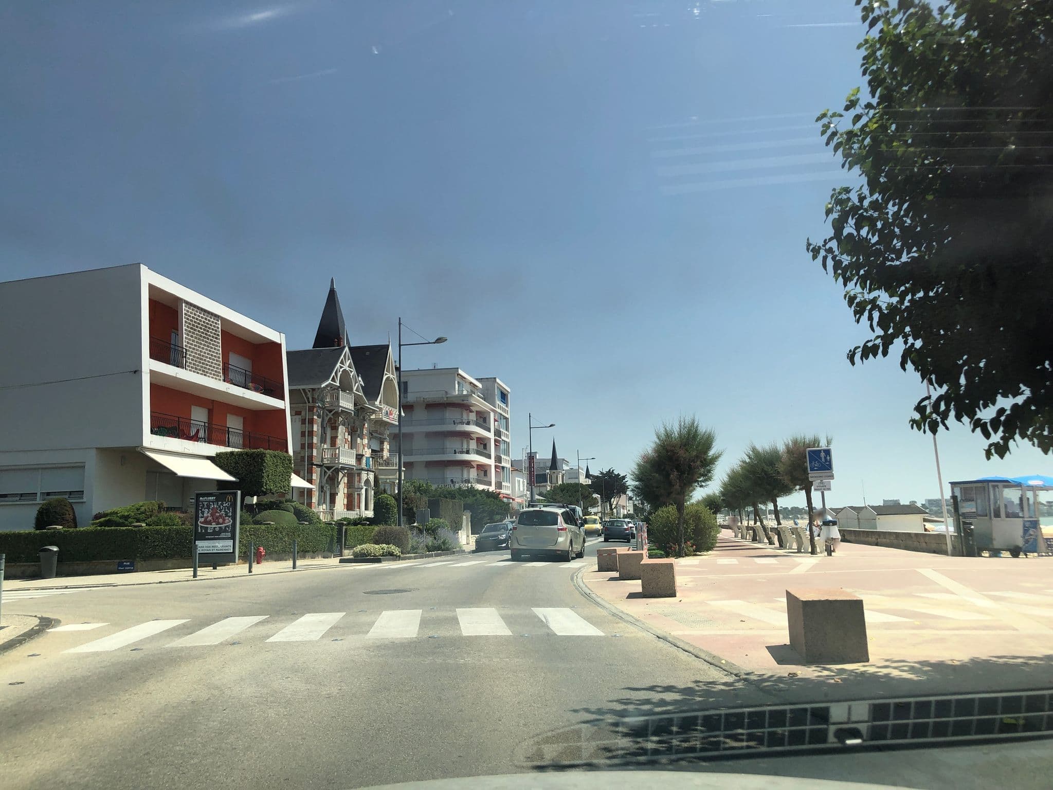 Street view near Hôtel les Flots Bleus, Royan — © cquest (CC BY-SA · Mapillary)