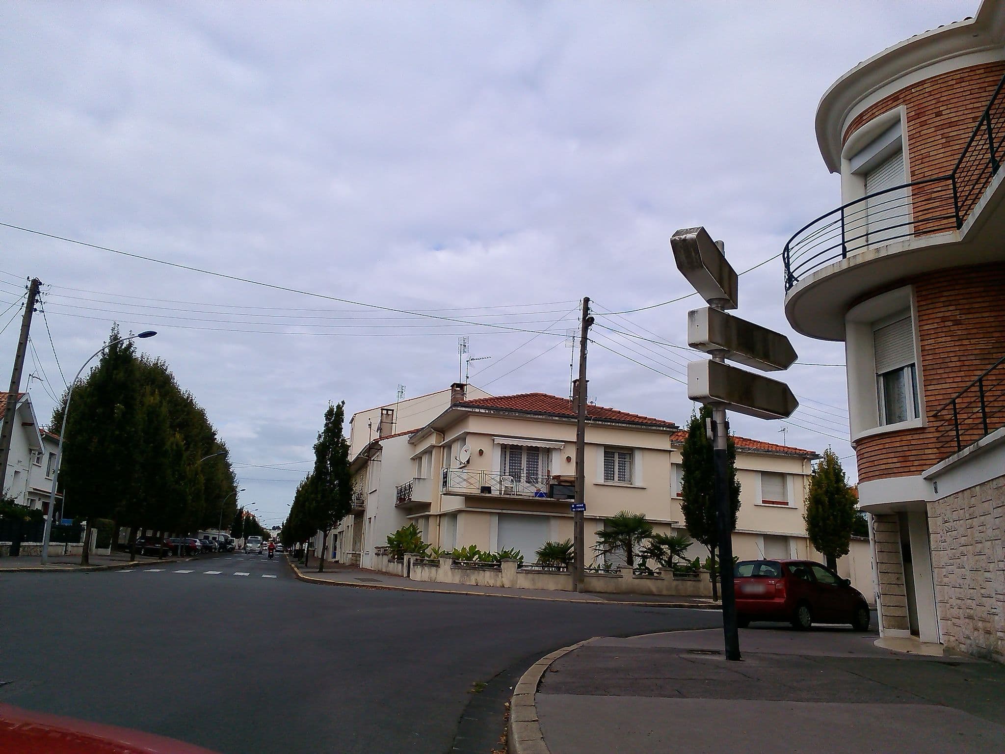 Street view near Hotel l'Oasis, Royan — © maturion (CC BY-SA · Mapillary)