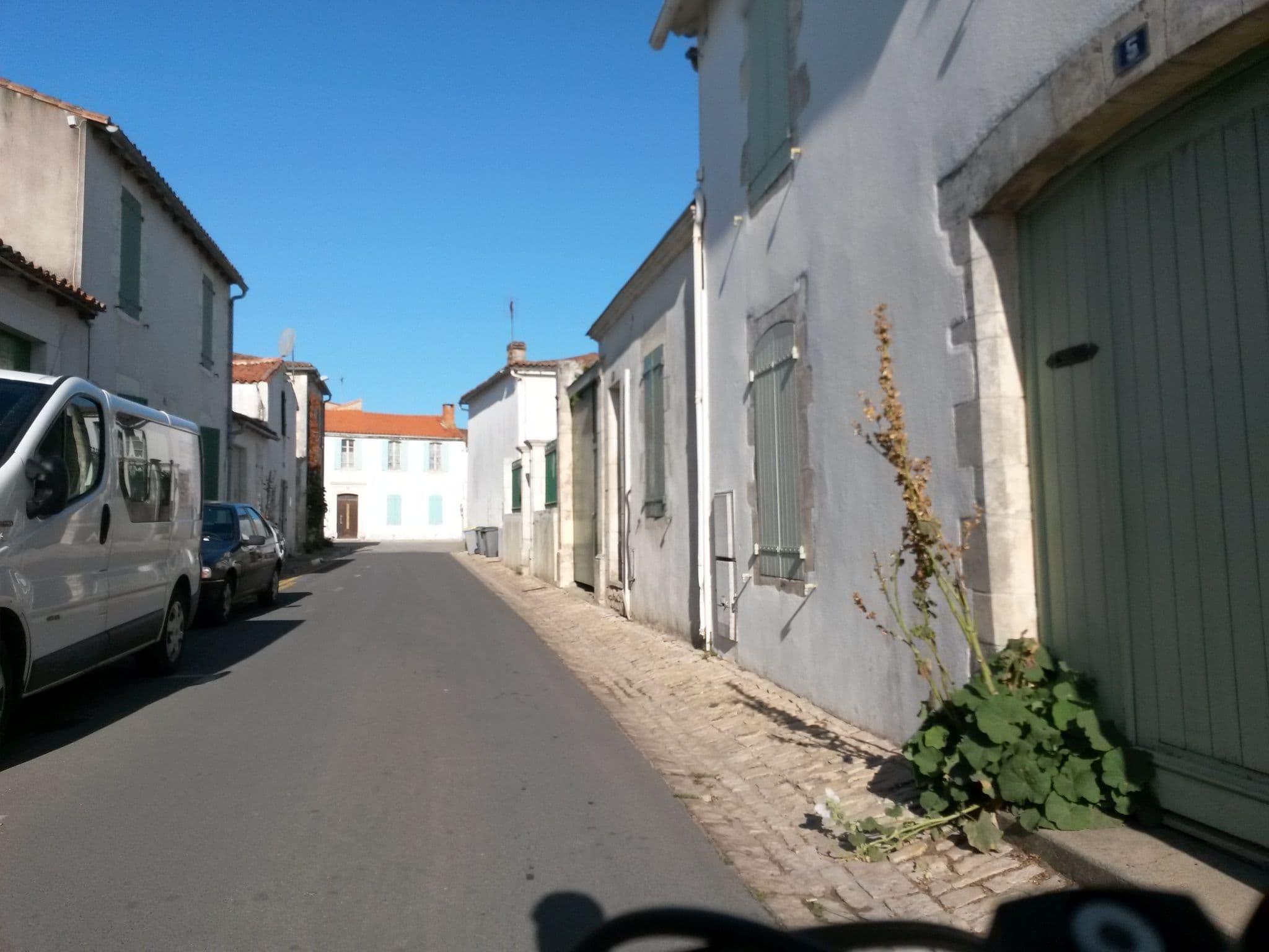 Street view near Cailleteau Emmanuel, Sainte-Marie-de-Ré — © rausk (CC BY-SA · Mapillary)