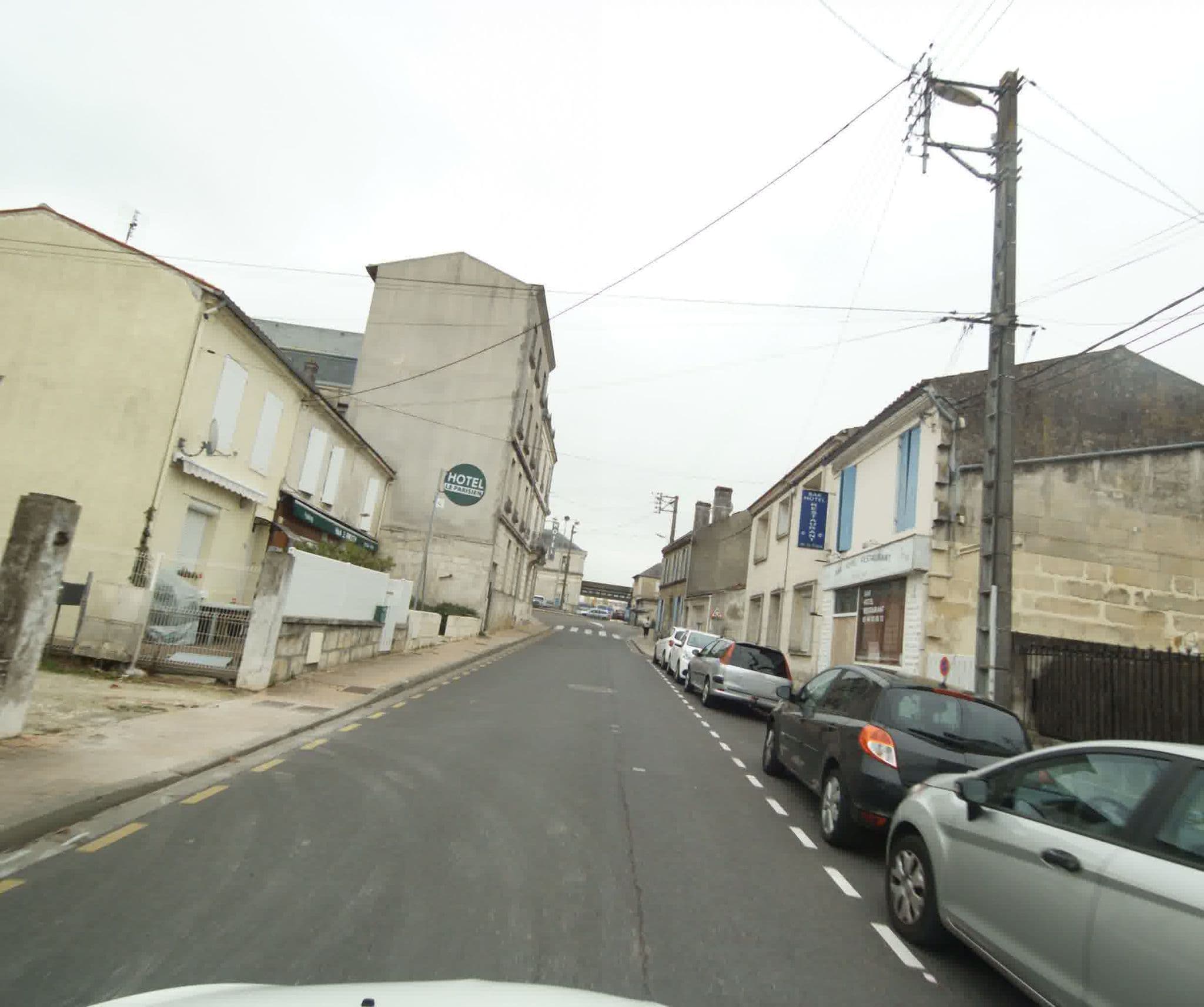 Street view near Hôtel Restaurant de la Gare, Saintes — © sogefi (CC BY-SA · Mapillary)