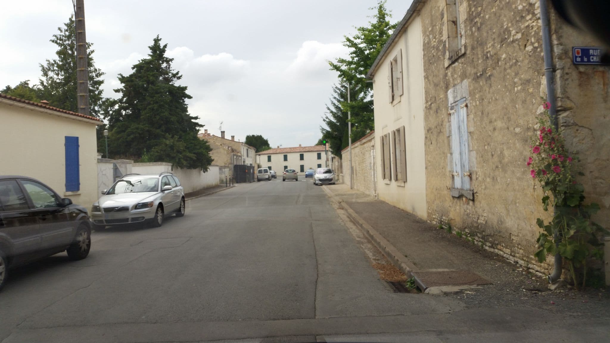 Street view near Le Soleil et Les Étoiles, Saint-Sauveur-d'Aunis — © geo50 (CC BY-SA · Mapillary)