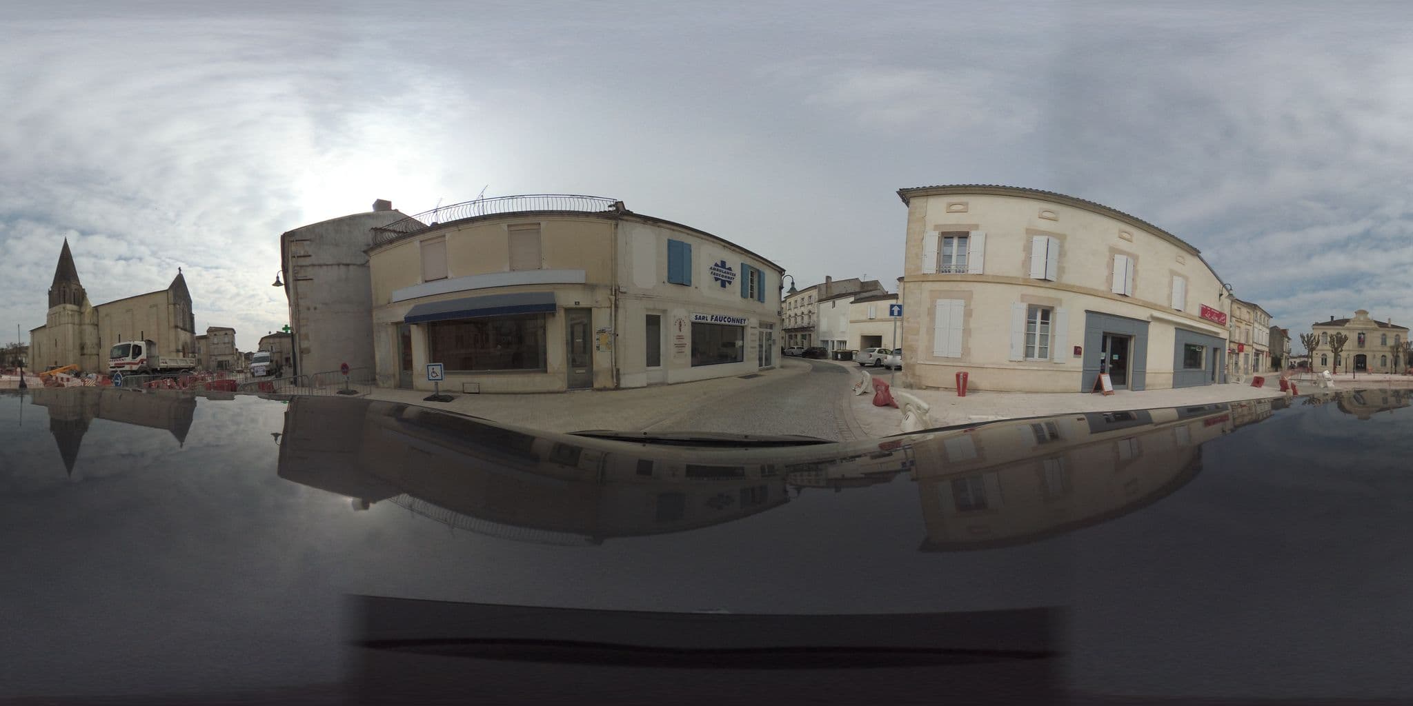 Street view near Hôtel Restaurant le Lion d'Or, Gémozac — © max93600 (CC BY-SA · Mapillary)