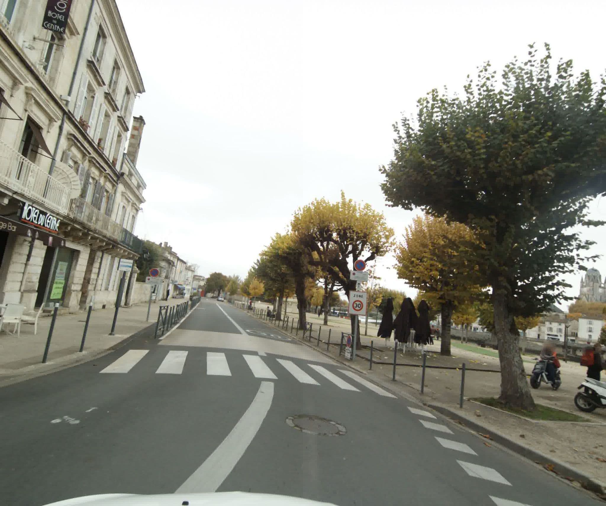Street view near Hotel Grill du Centre, Saintes — © sogefi (CC BY-SA · Mapillary)