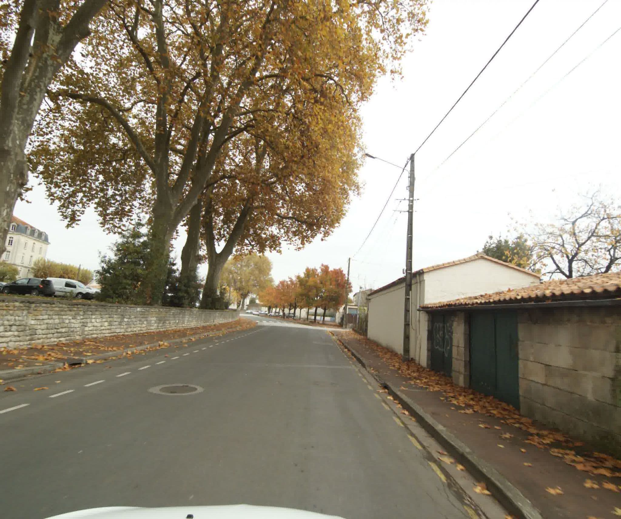 Street view near Les Chambres de l'Abbaye aux Dames, Saintes — © sogefi (CC BY-SA · Mapillary)