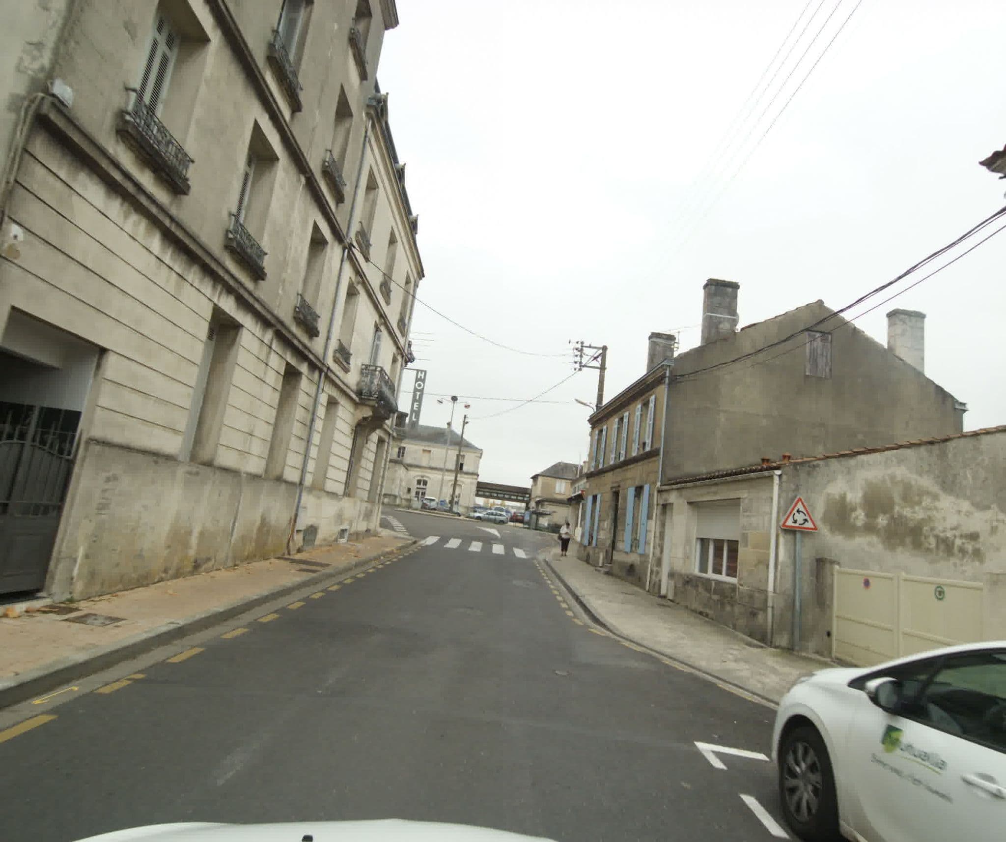 Street view near Hotel Souvenir, Saintes — © sogefi (CC BY-SA · Mapillary)