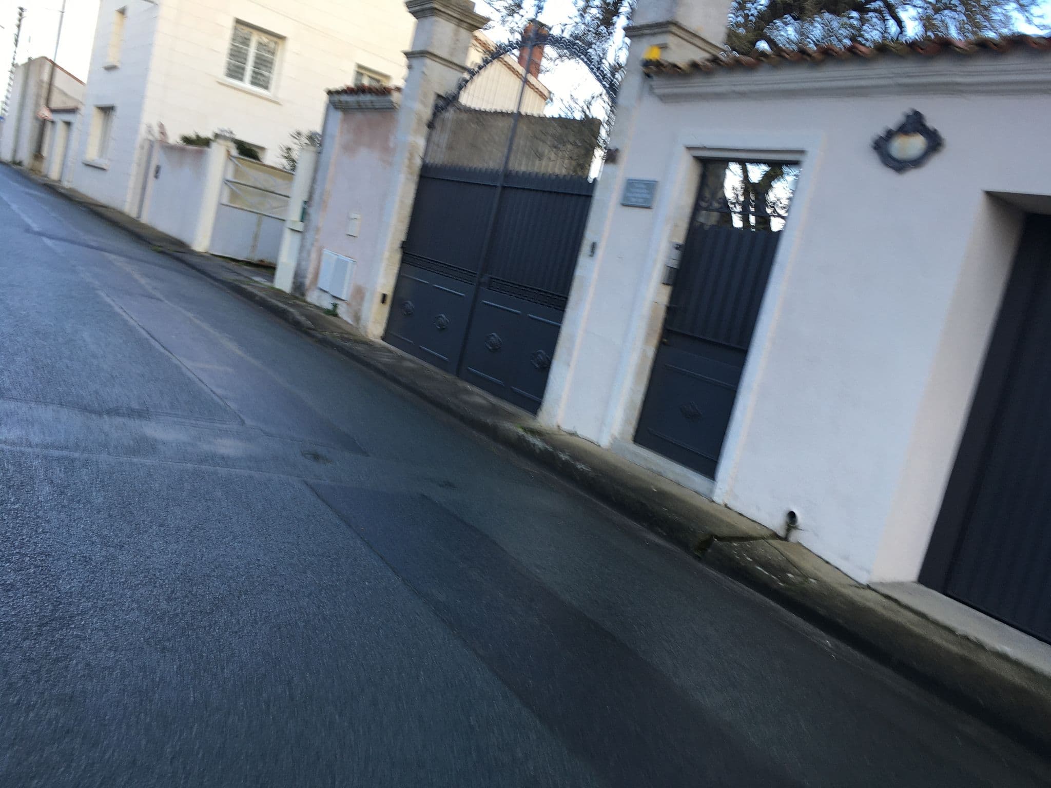 Street view near La Rochelle l'ile de Ré Autrement, Nieul-sur-Mer — © unlimited (CC BY-SA · Mapillary)
