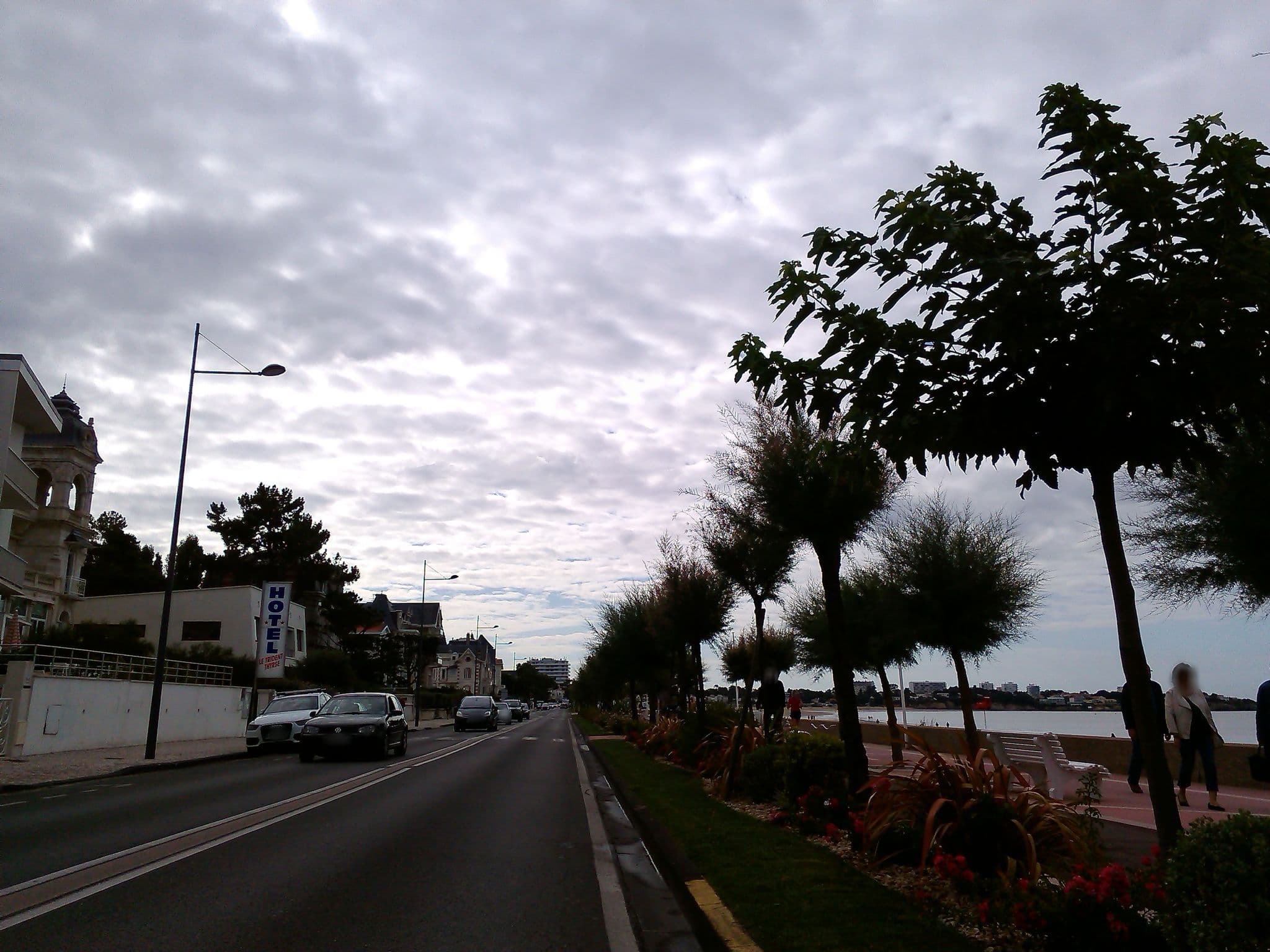 Street view near Besançon Farandole, Royan — © maturion (CC BY-SA · Mapillary)