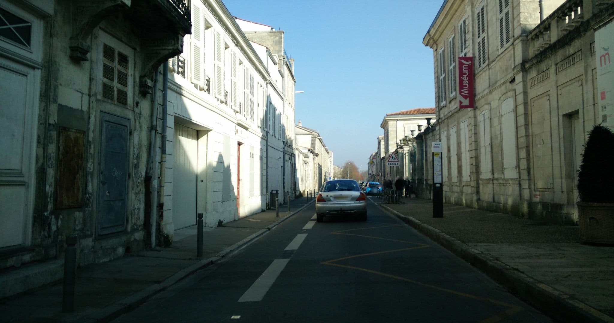 Street view near Escale Rochelaise B&B, La Rochelle — © gnusam (CC BY-SA · Mapillary)